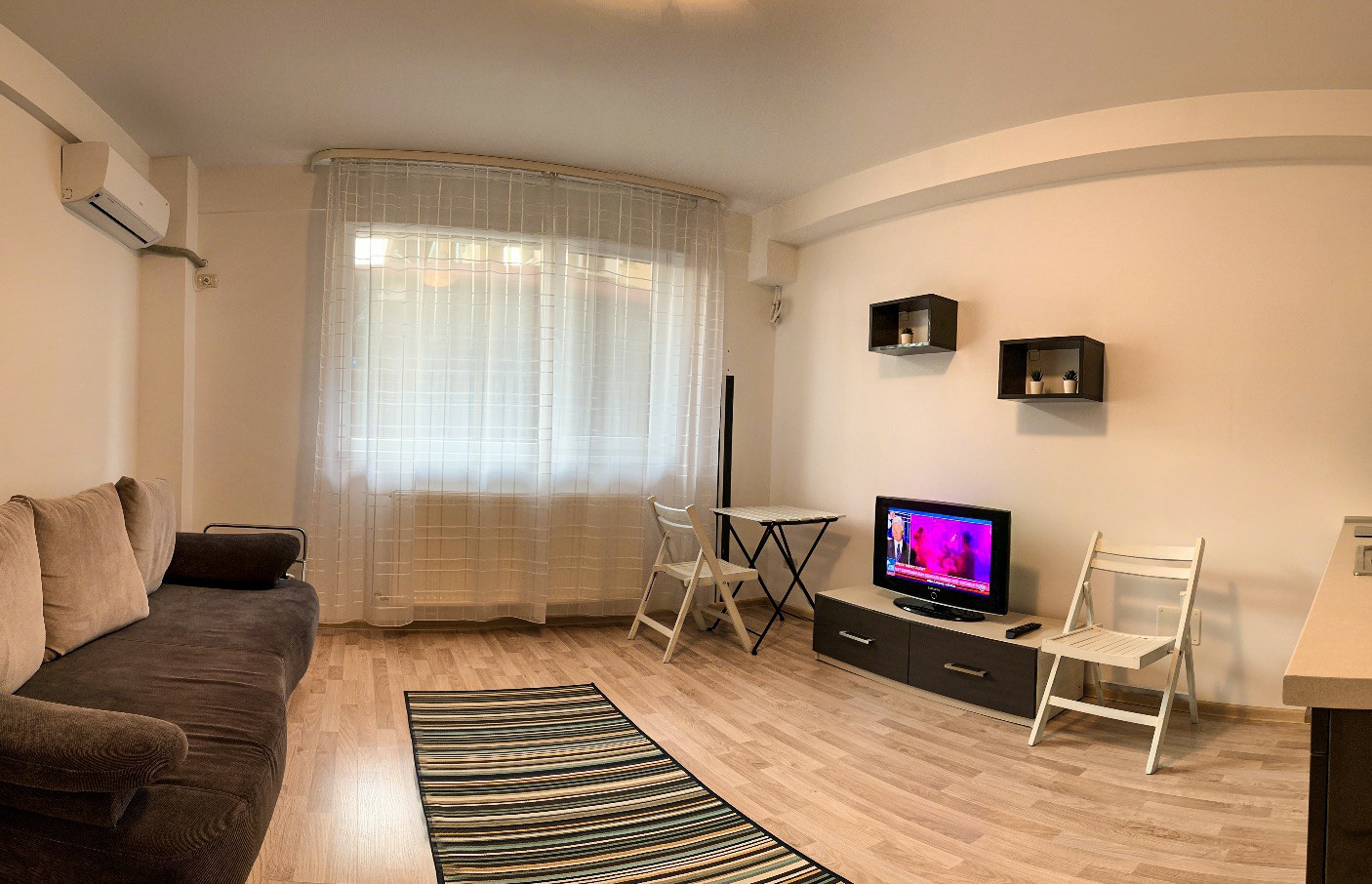 25&25 Cosy Studio