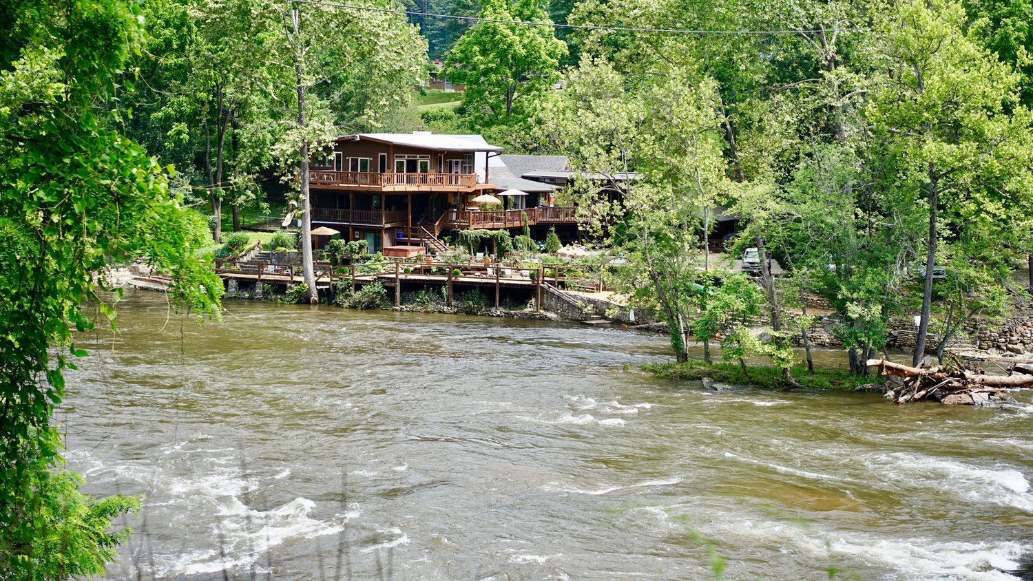 Cabin Suite at the Dillsboro Inn Nature lodges for Rent in Sylva