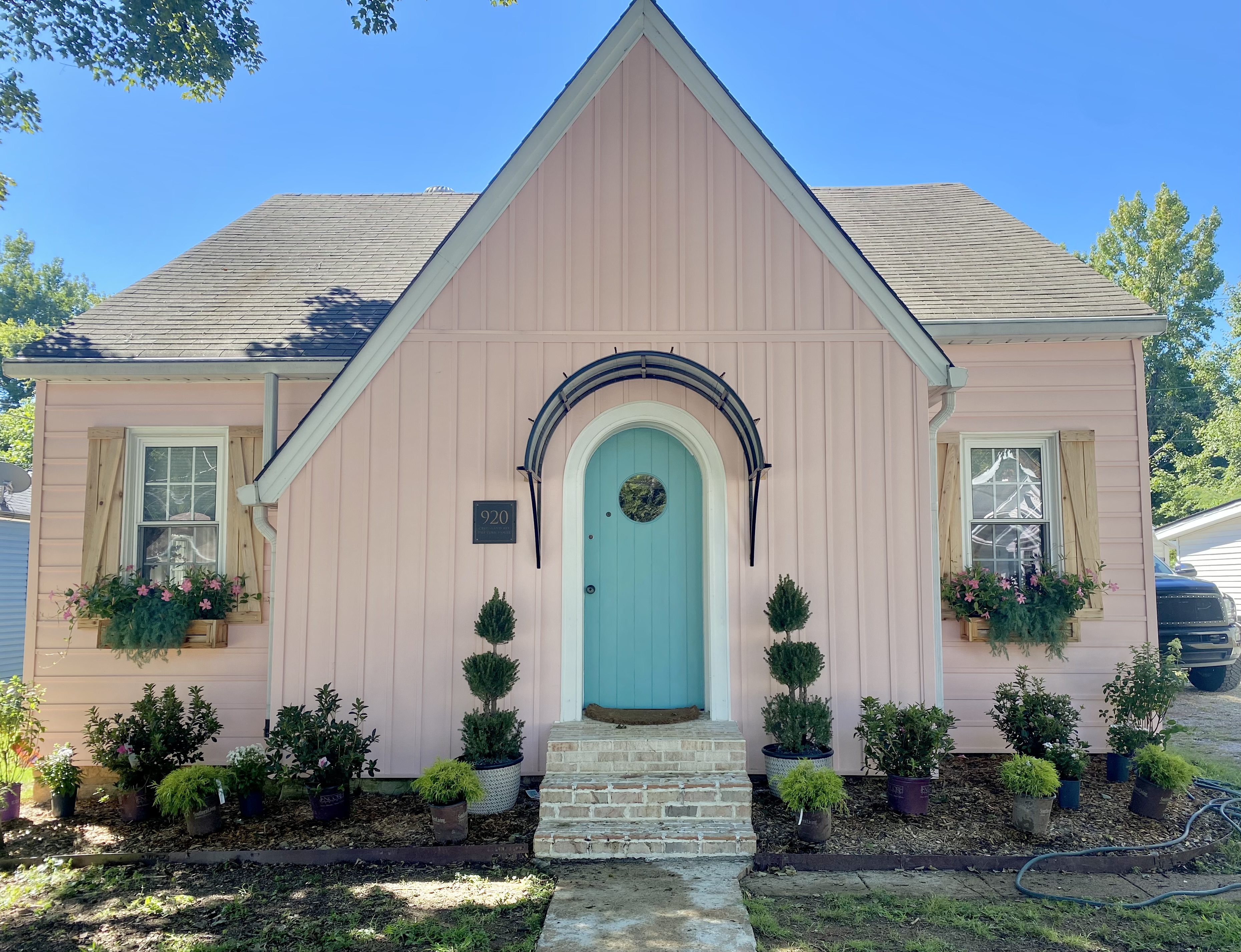 ワールド オンラインストア Houses - Clarksville Downtown in HOUSE PINK The for in Rent トップス