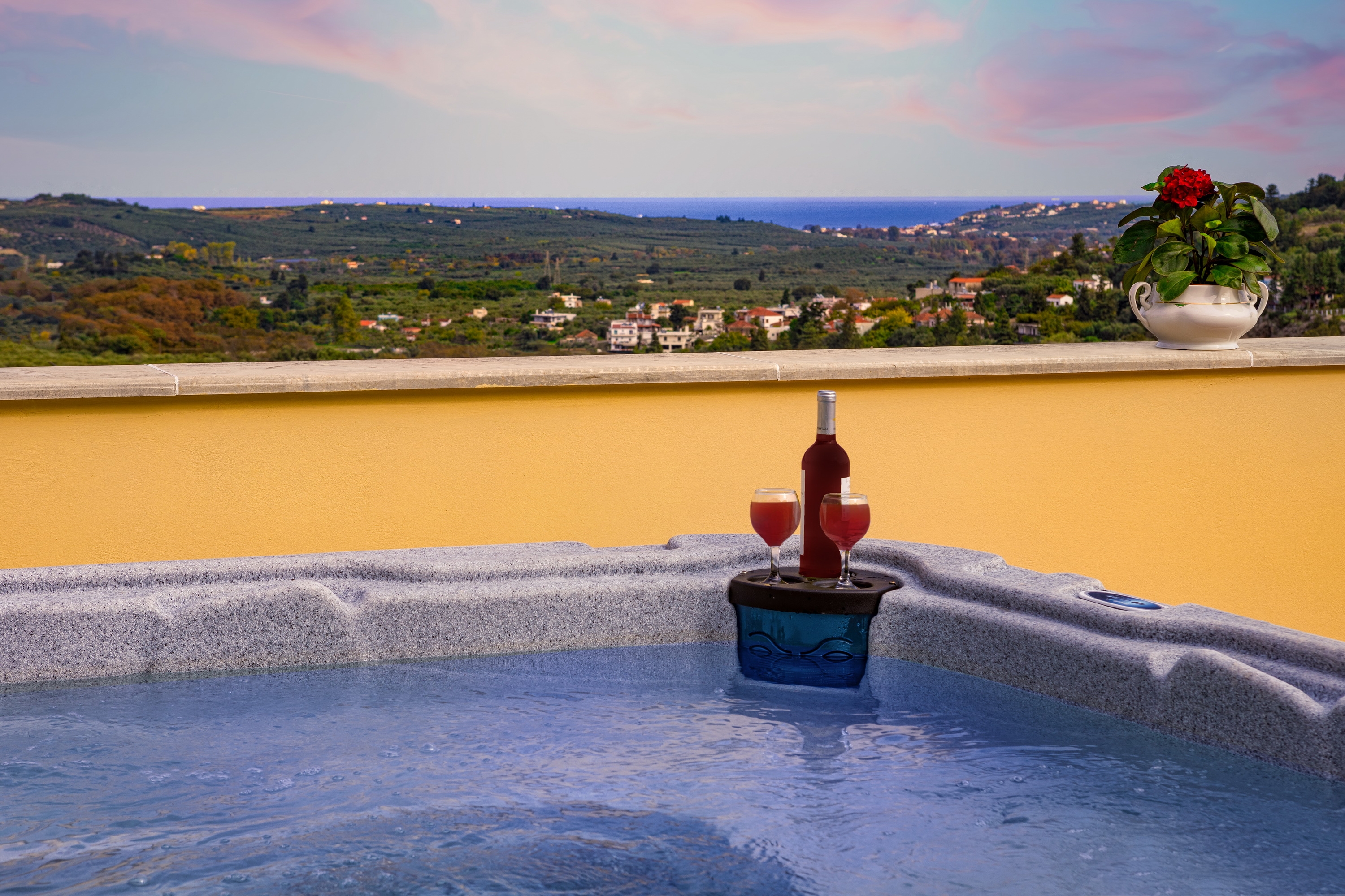 Villa Erontas-villa with heated jacuzzi/playground in Αποκορώνου, Crete