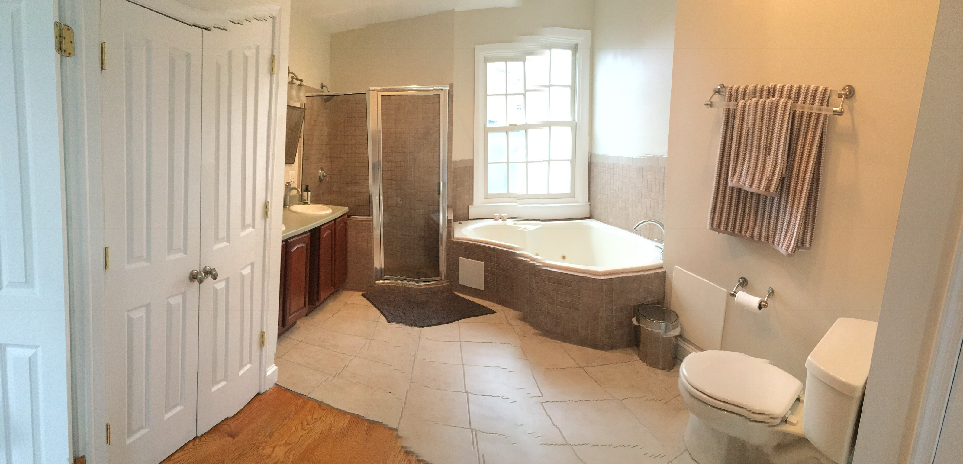 ❤️Couples Getaway❤️ Private 2ppl Jacuzzi Bubble Bath - Townhouses for Rent  in Baltimore, Maryland, United States