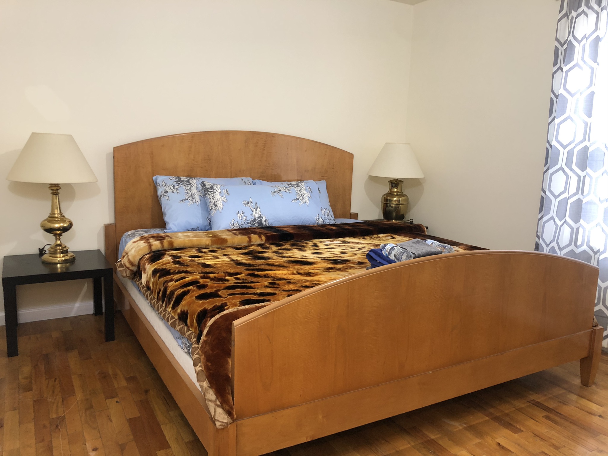 AMAZING!!ROOM “V2” 10 MINS TO AIRPORT/PENN/RUTGERS in Central, Newark