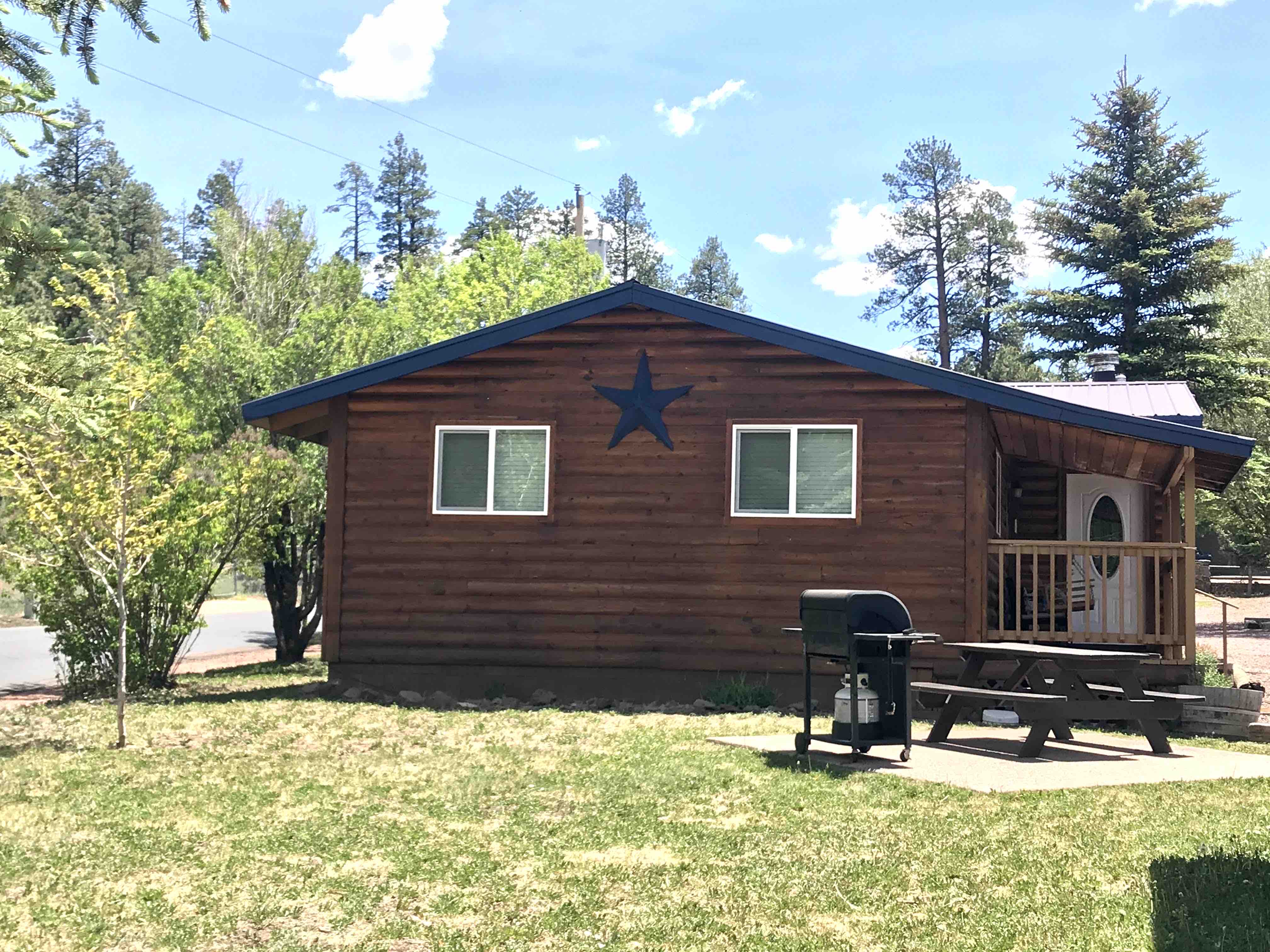 Greer Arizona Hotels; Big Bear Cabin at White Mountain Lodge - Cabins for Rent in Greer