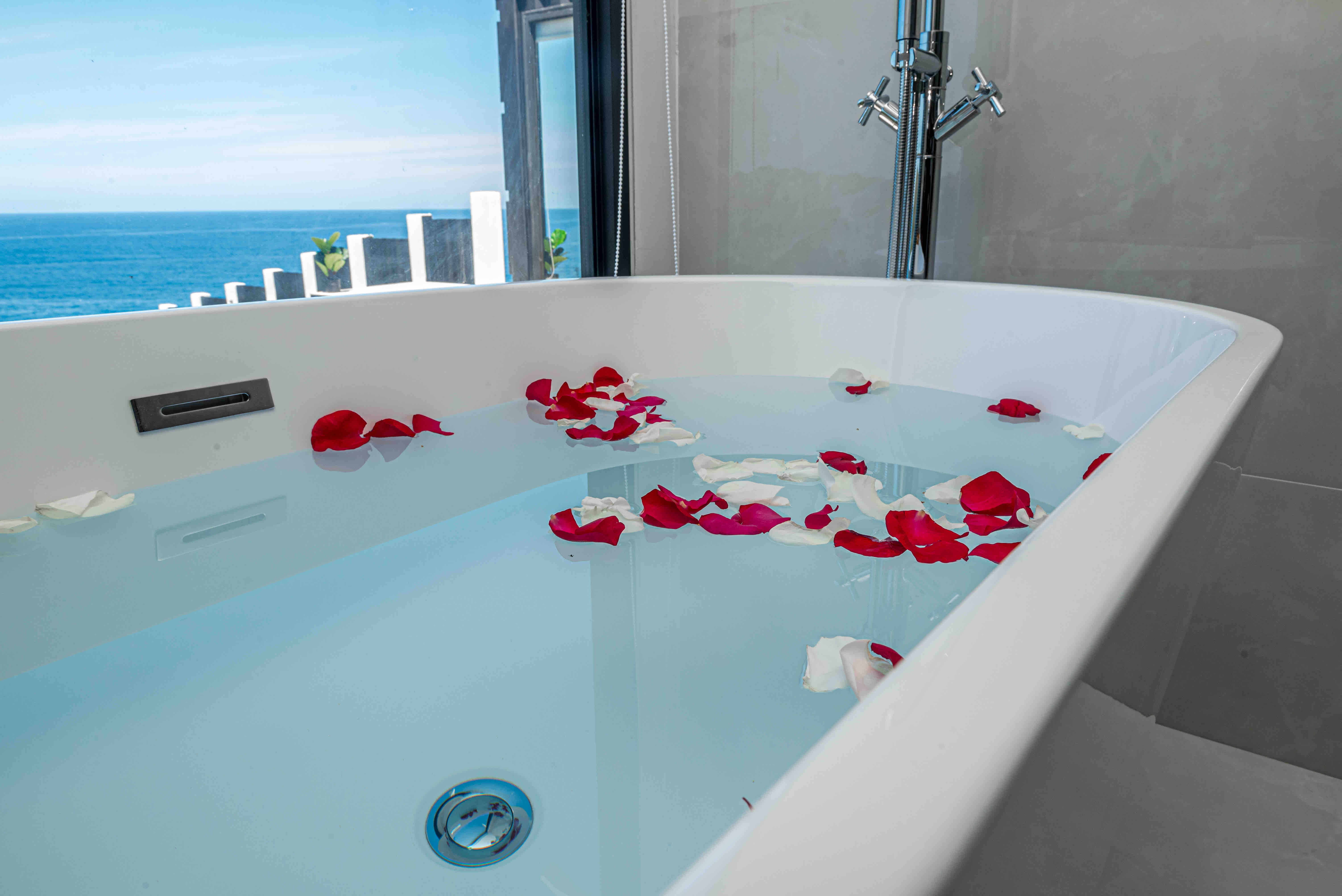 Shalom on the Cliff (White) Luxury Suite Airbnb