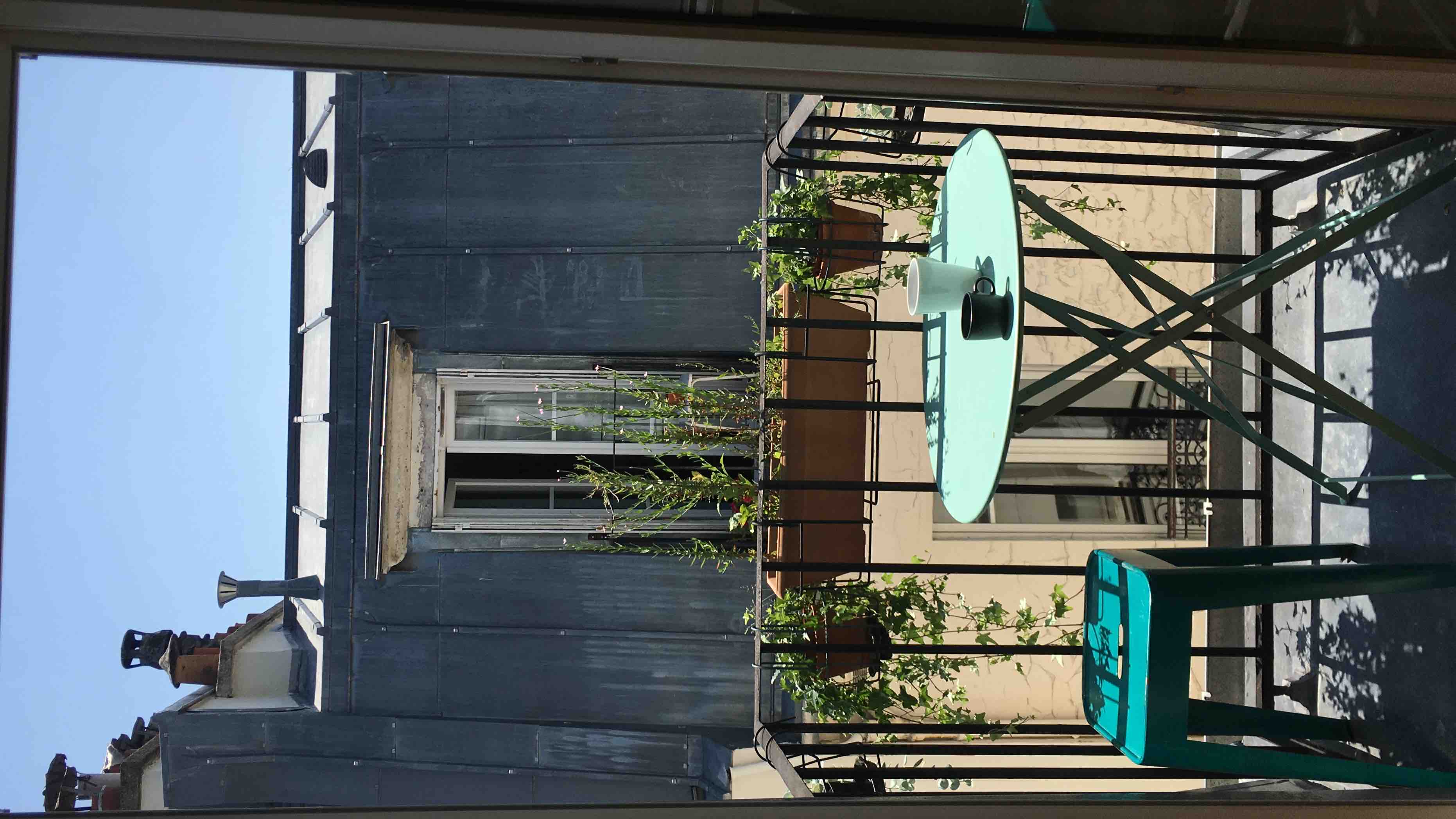 Charming rooftop studio! in Popincourt, Paris
