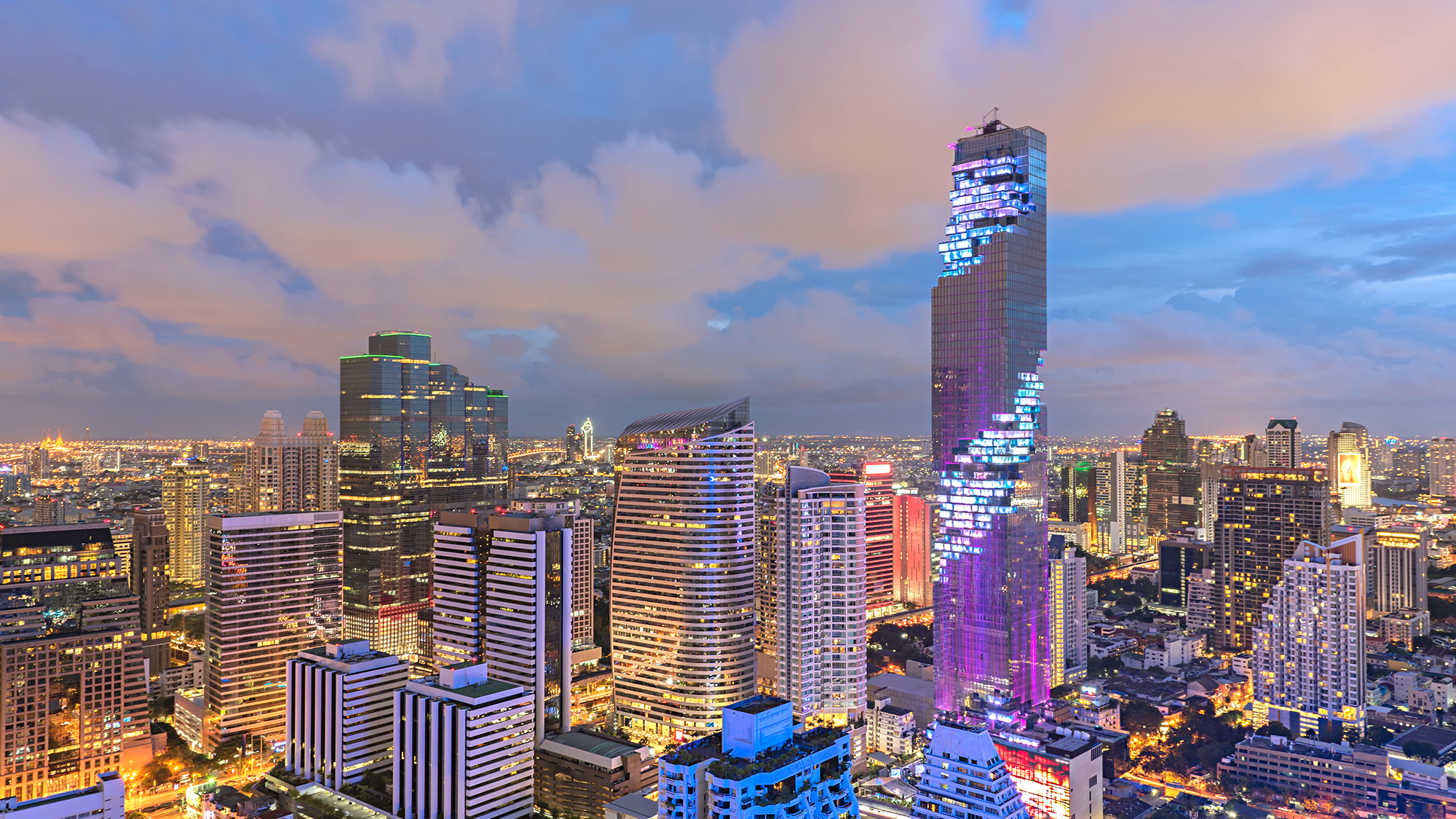 Luxury 3 bedroom apt. Silom (Pool/balcony/Gym)