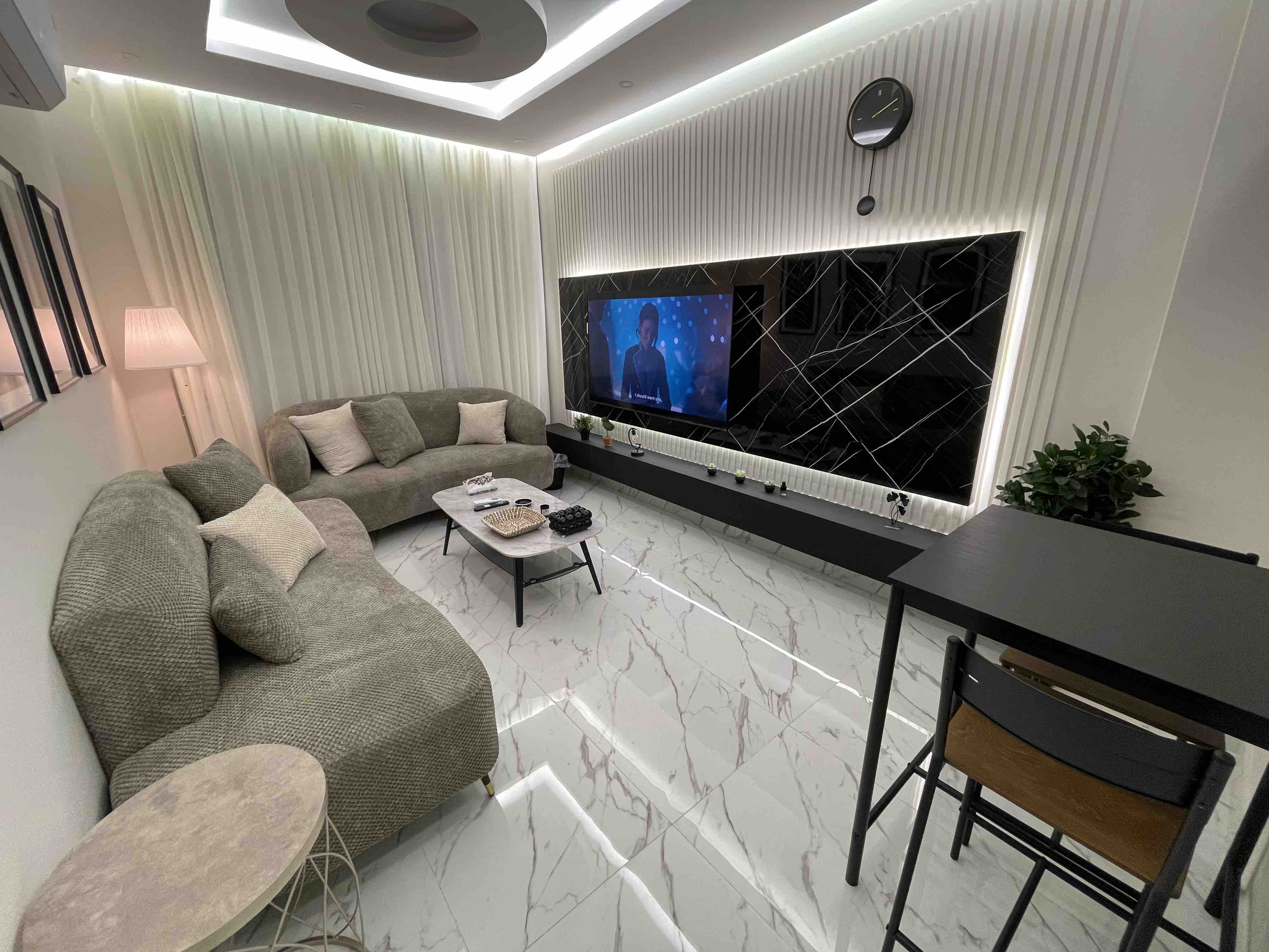 b. 1 Bedroom Luxury Apartment
