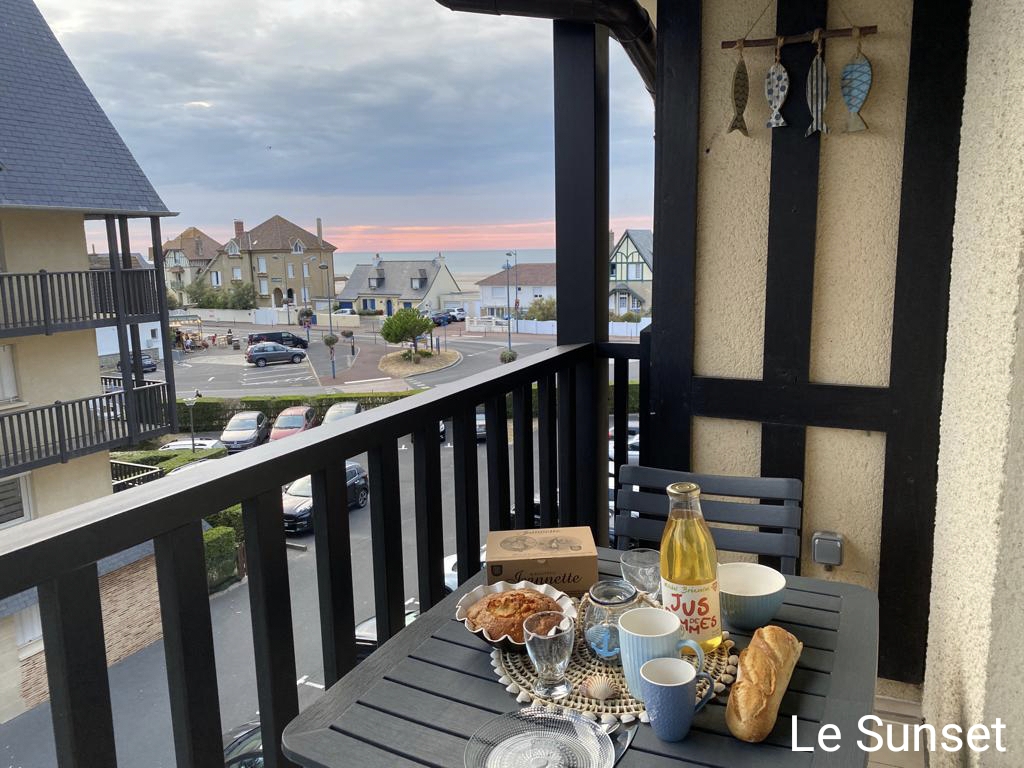 *Le Sunset* Near beach/ Shops/Parking 4 pers