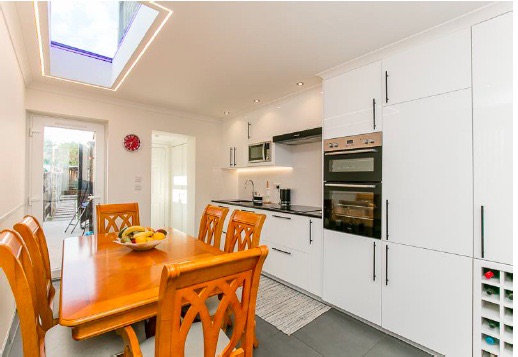 Beautiful 3 bedroom family home with sunny garden
