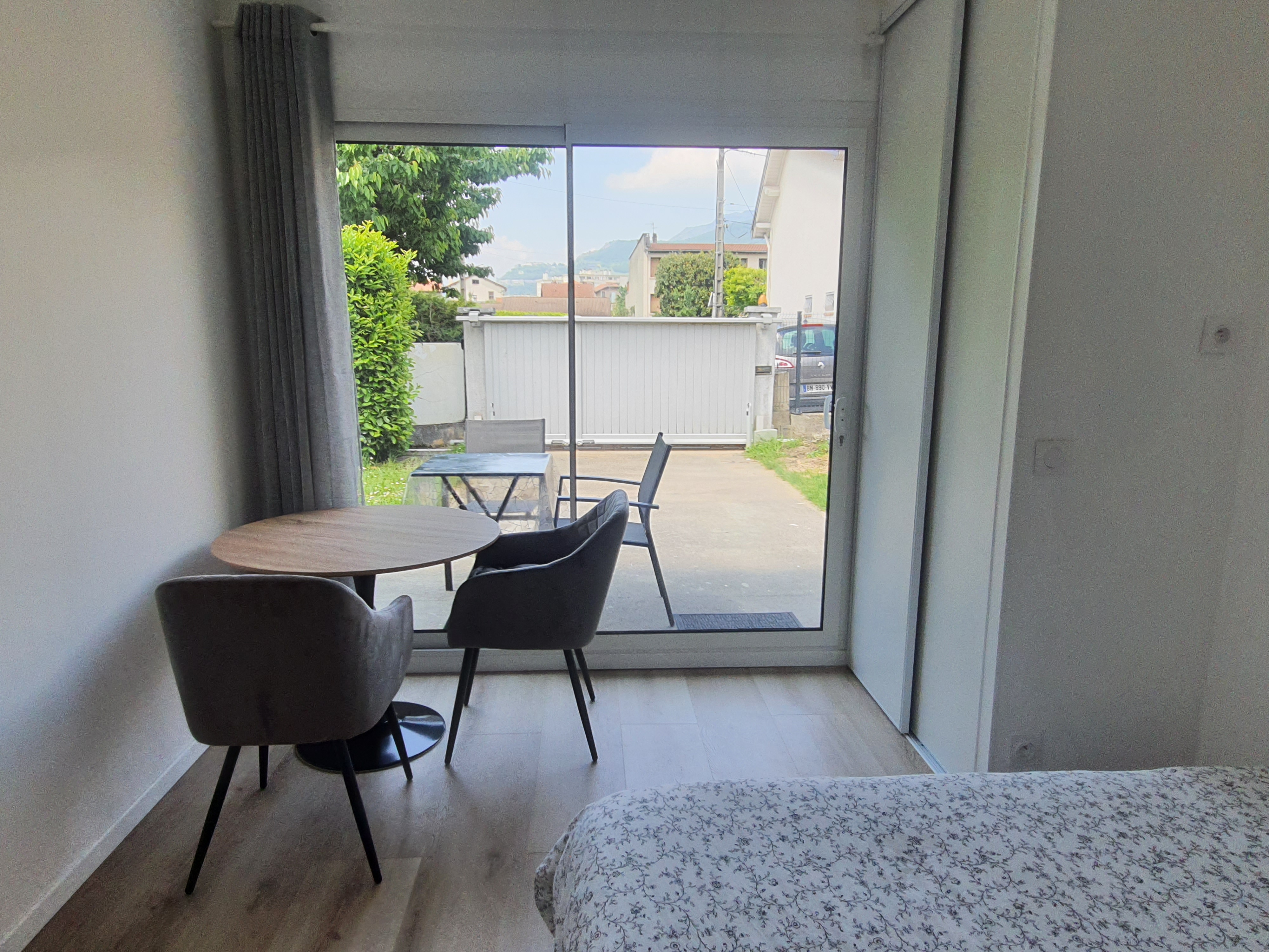 Studio in villa, free and available parking.