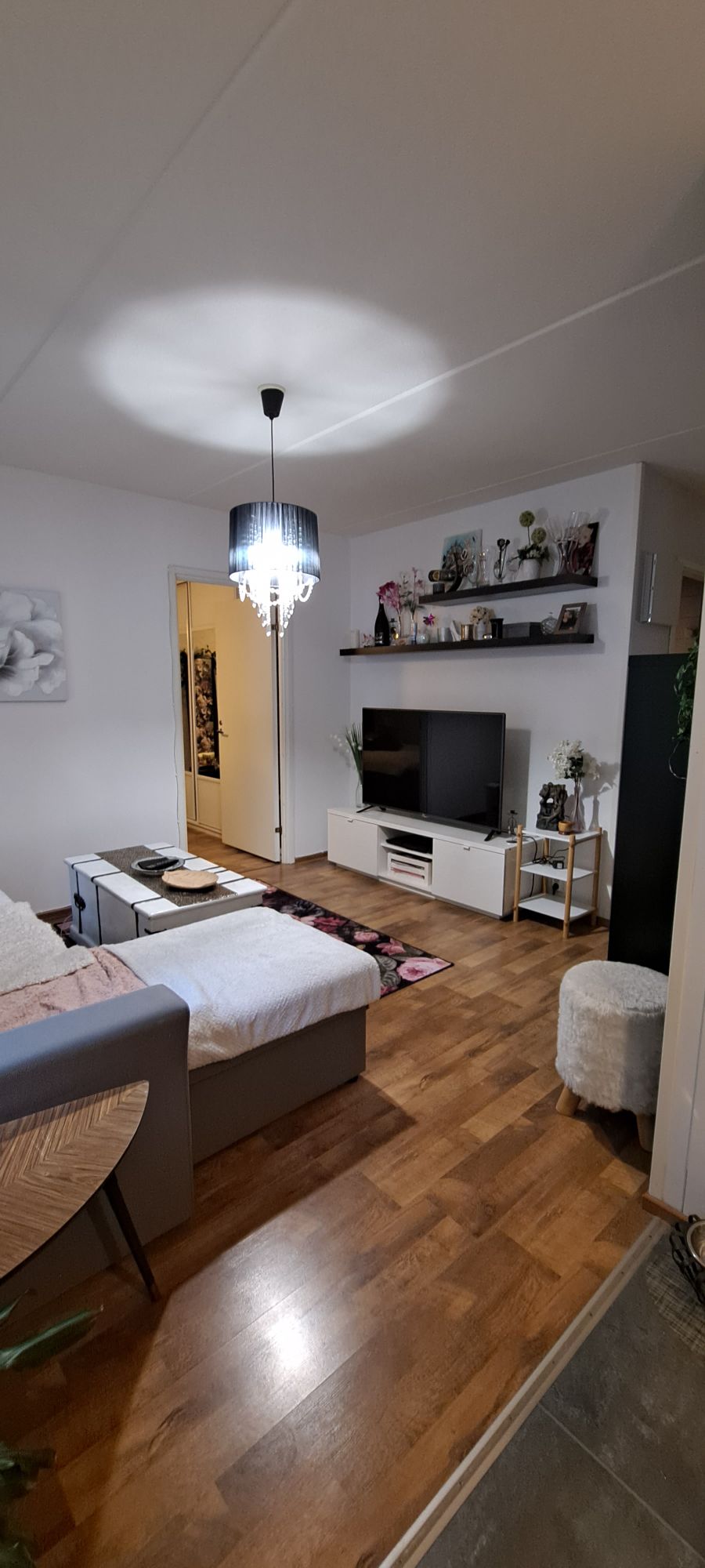 Beautiful one-bedroom apartment near the train station