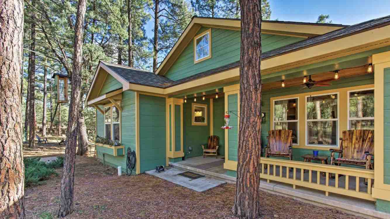 Strawberry Bliss with Hot Tub & Fully Fenced Yard Cabins for Rent in