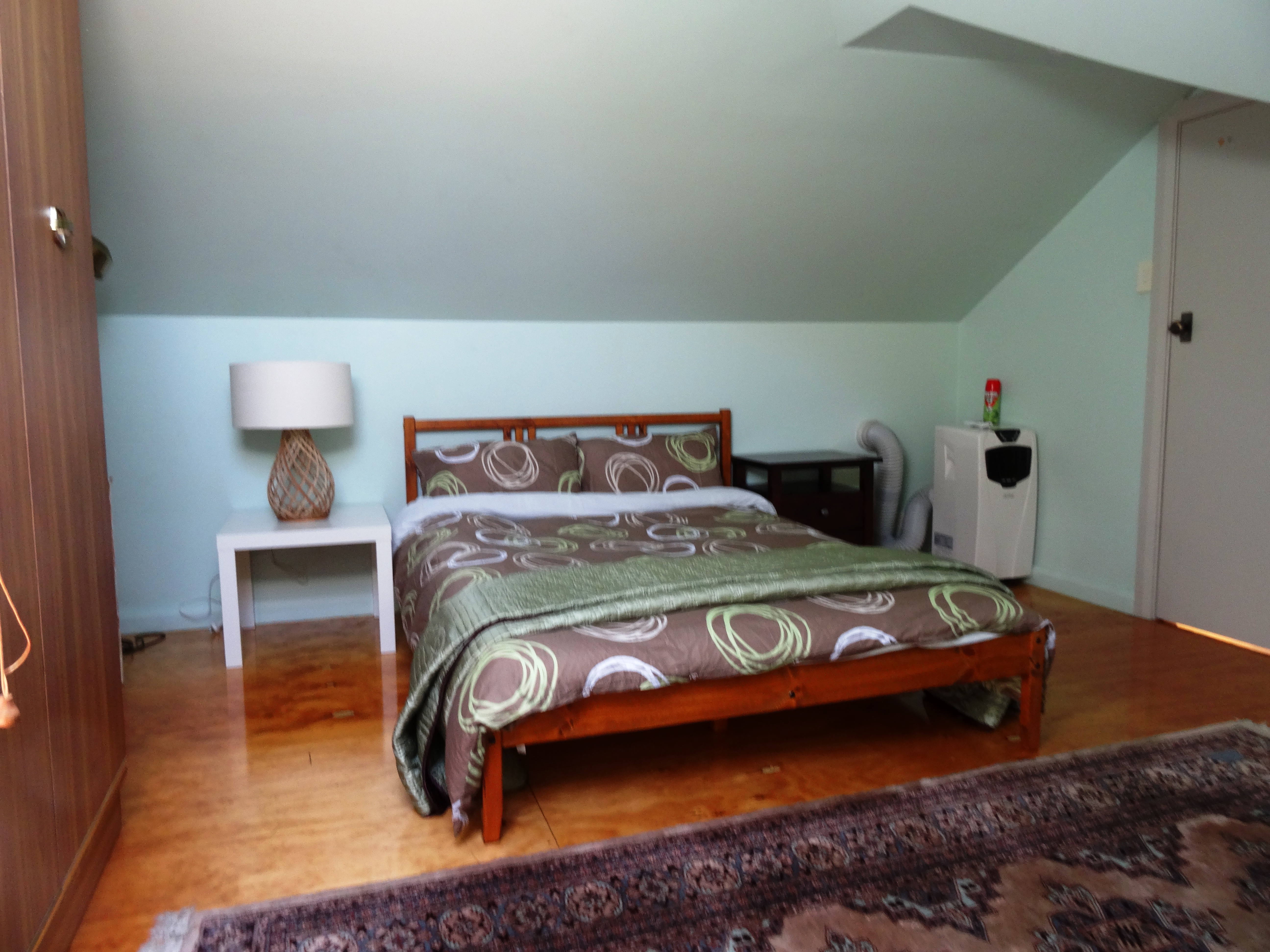 Cosy attic upstairs in Crows Nest in North Sydney, Sydney