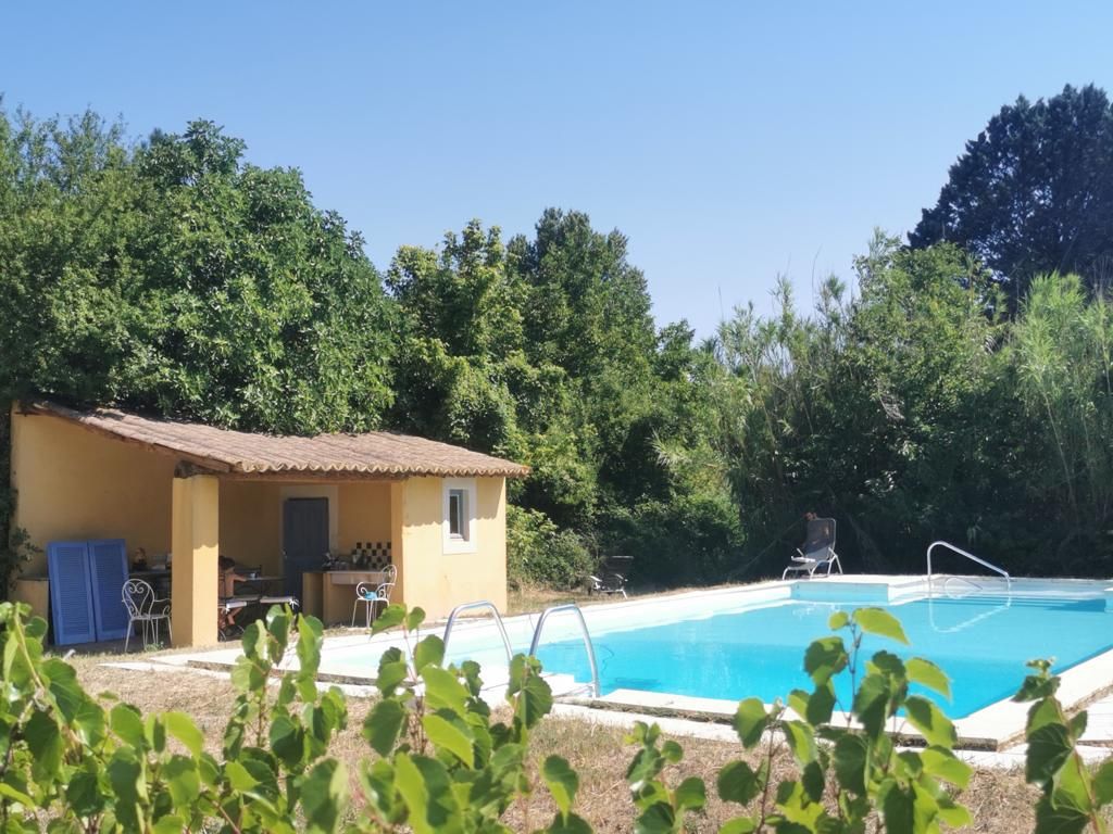 Provencal cottage with pool