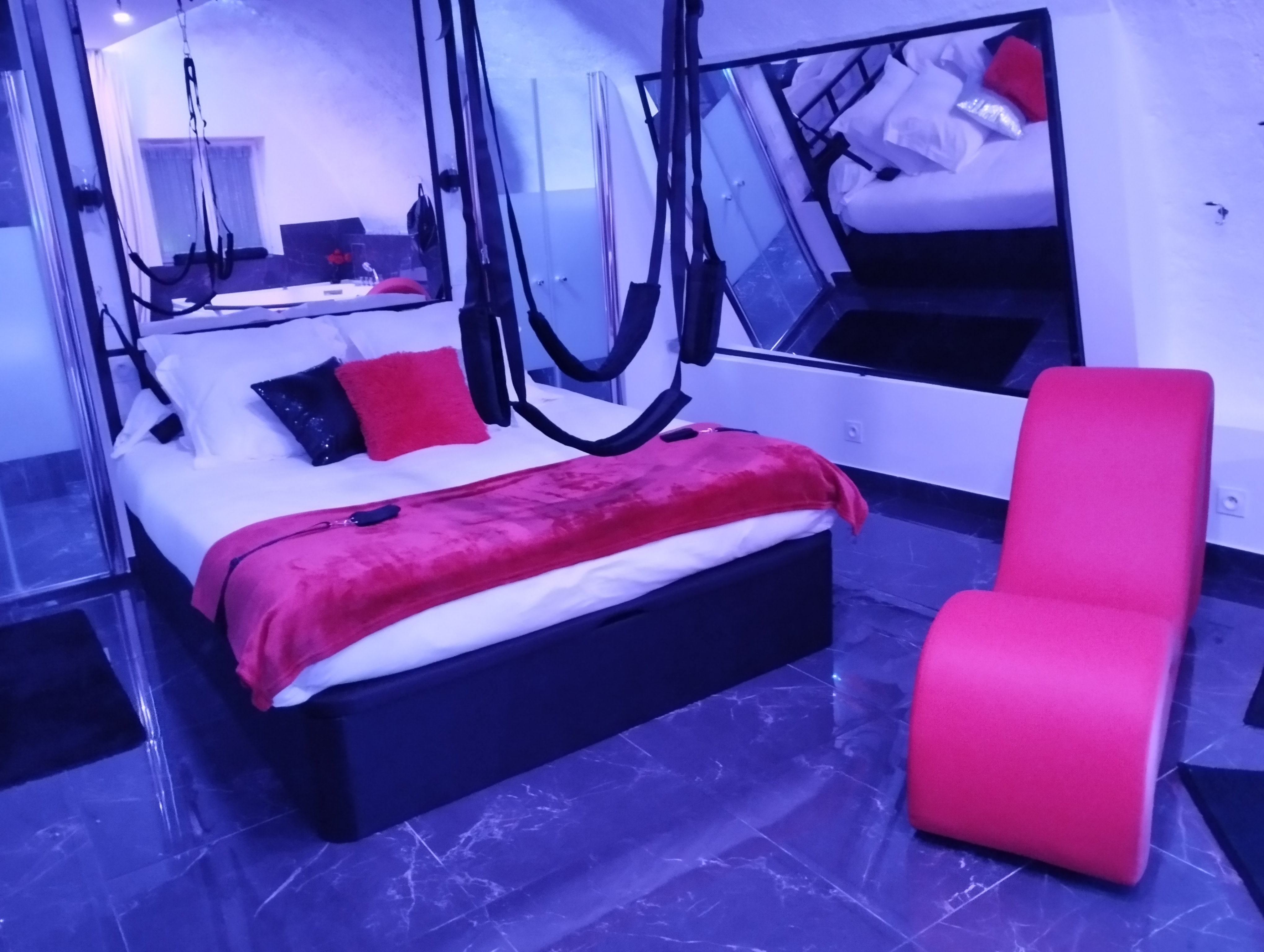 The Mirror Suite, Love Room