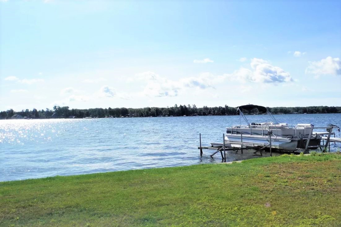 Canal and Lake Front Family Fun Getaway Houses for Rent in Houghton