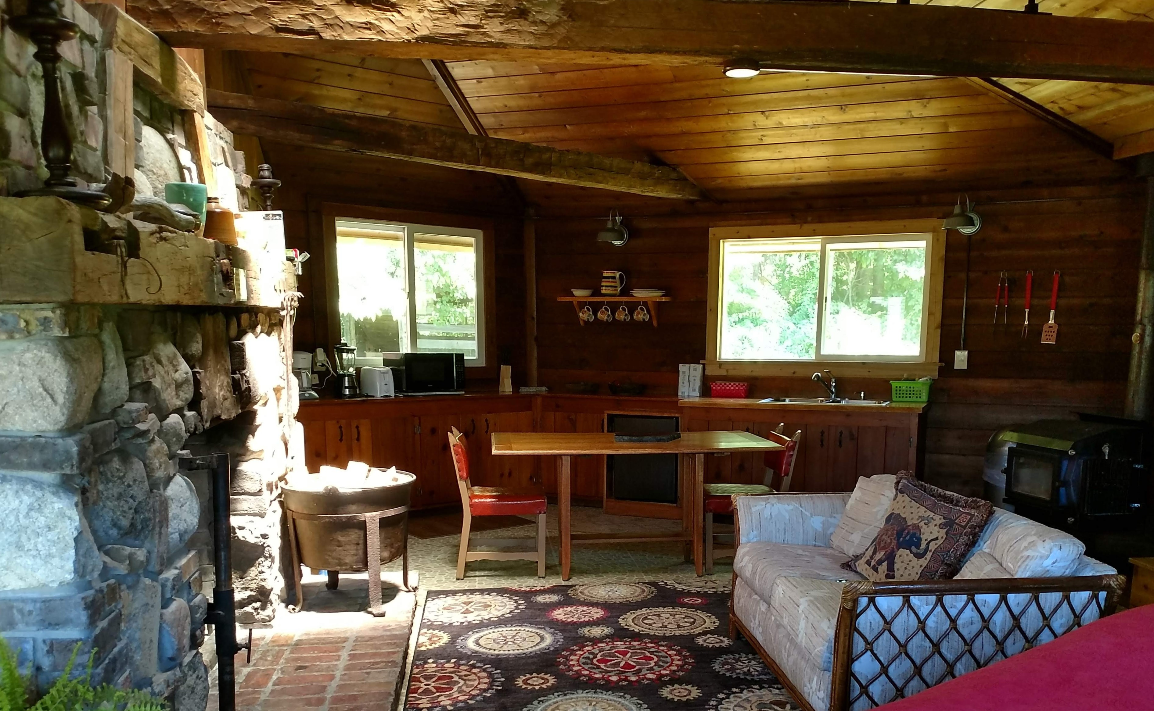 Lonnie's Private Eco Cottage with Lake & Trails Cottages for Rent in