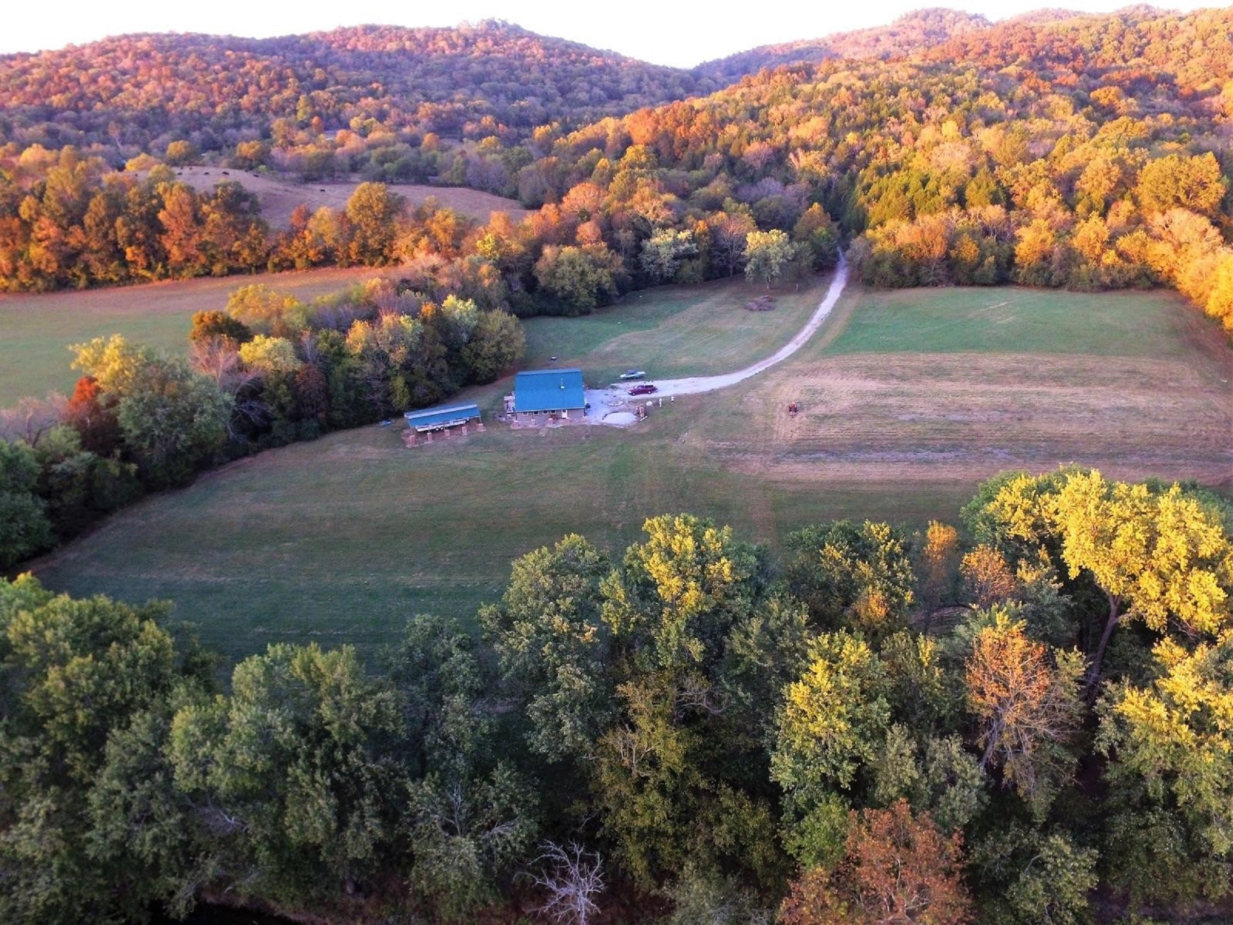 Beautiful Farm On Caney Fork River 2 Br 1b Cabins For Rent In Carthage Tennessee United States