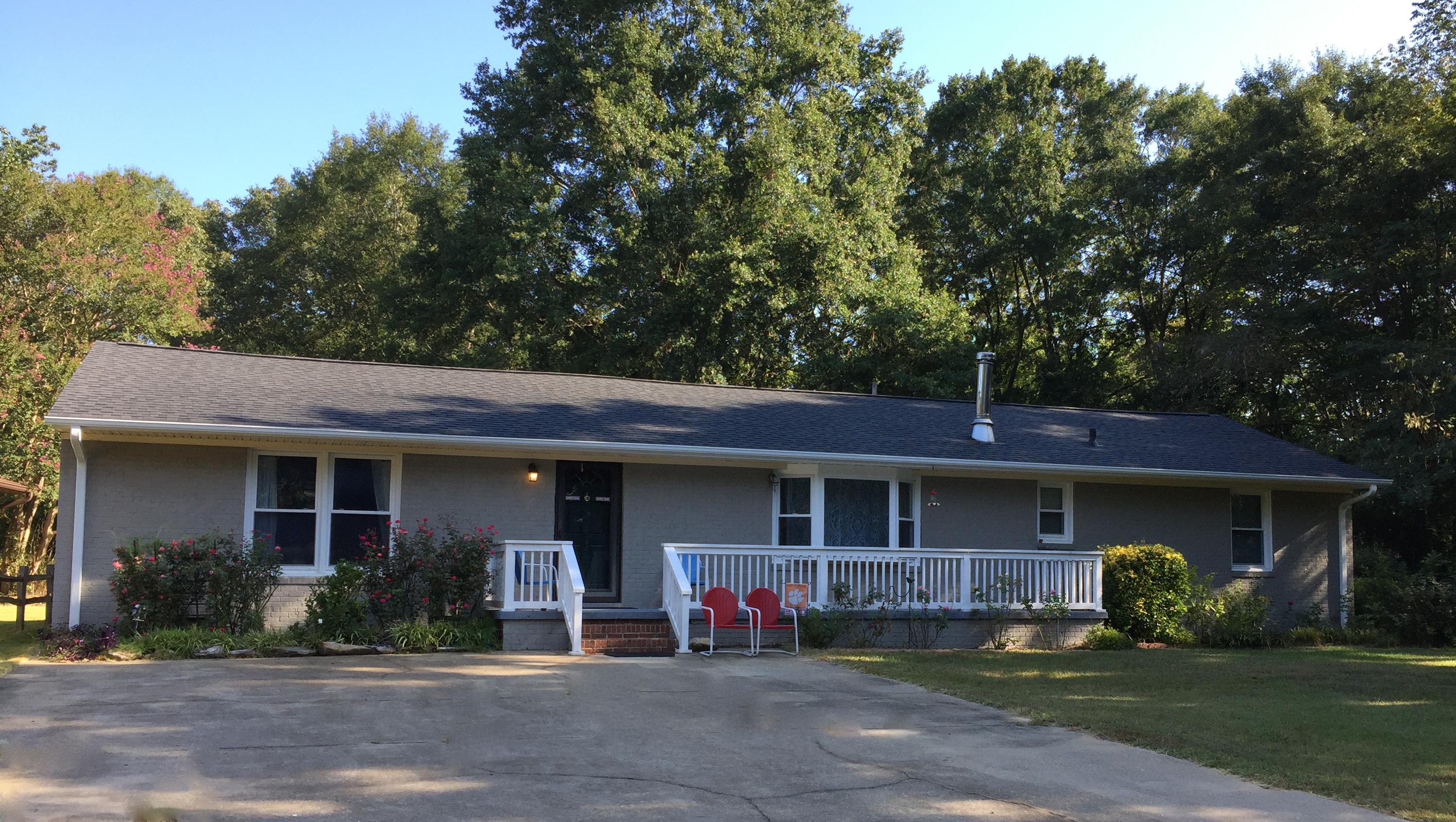 Lake Hartwell house w/ dock 2 miles from Clemson.