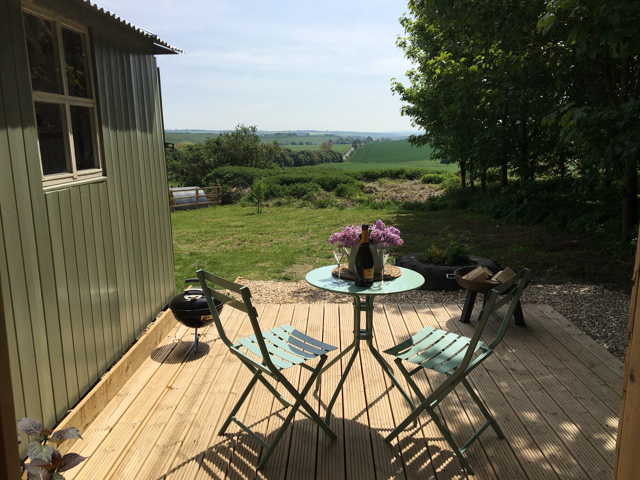 Idyllic Shepherd’s Hut near Ridgeway