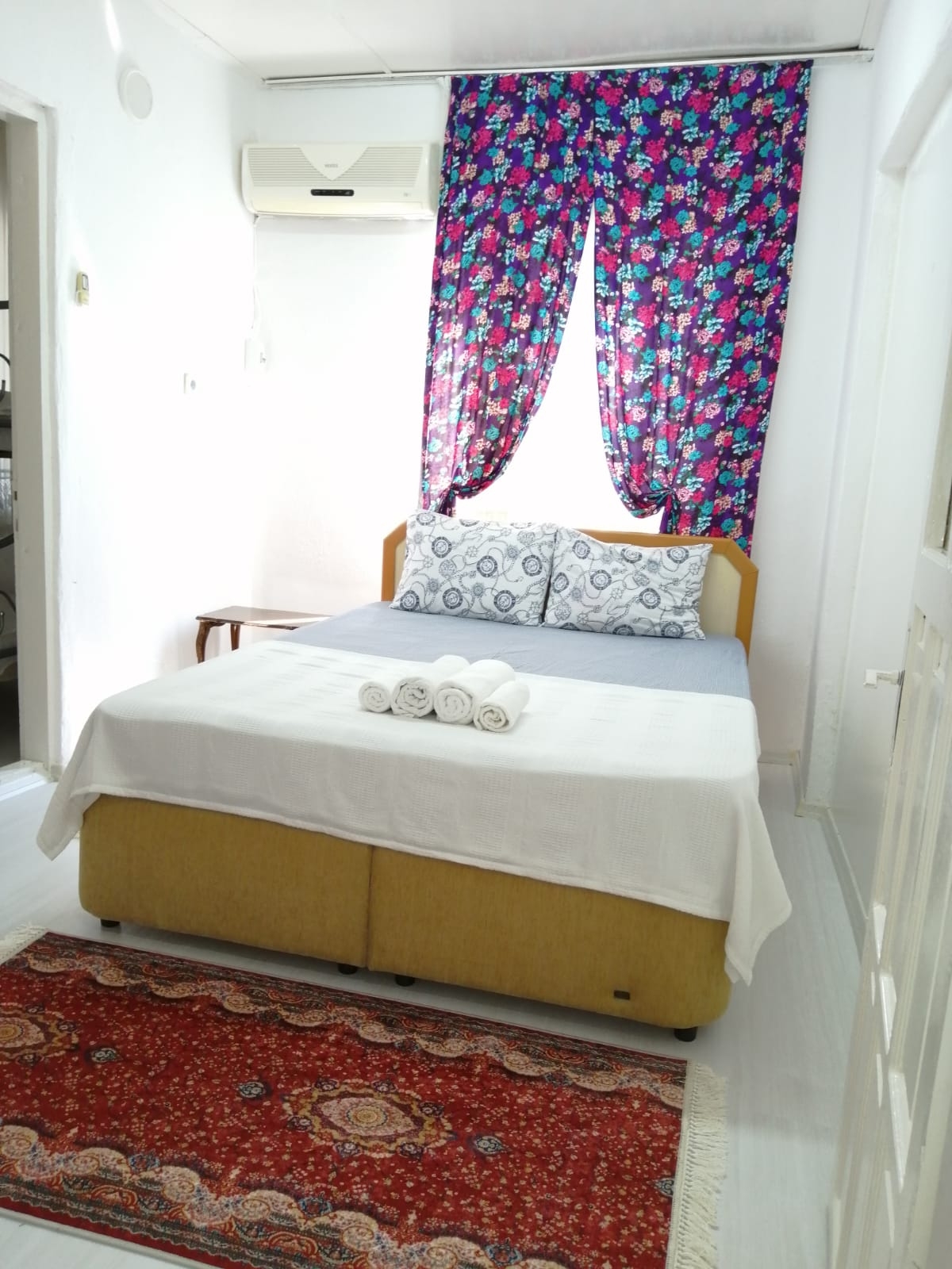Ayvalık merkezde Bahçeli Rum evi Ayvalık şehrinde Kiralık Evler