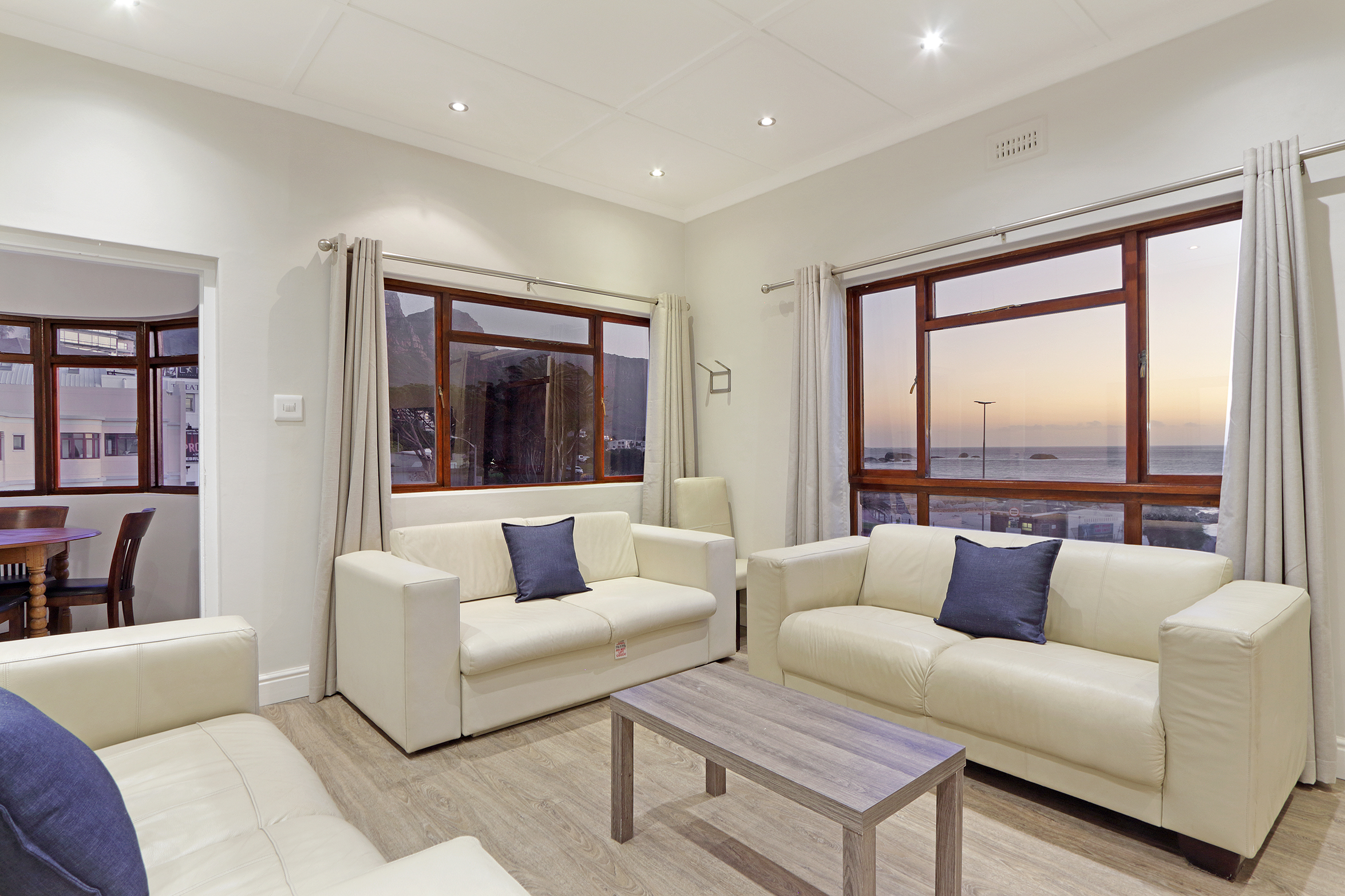 Camps Bay Beachfront 2 Bedroom Apartment