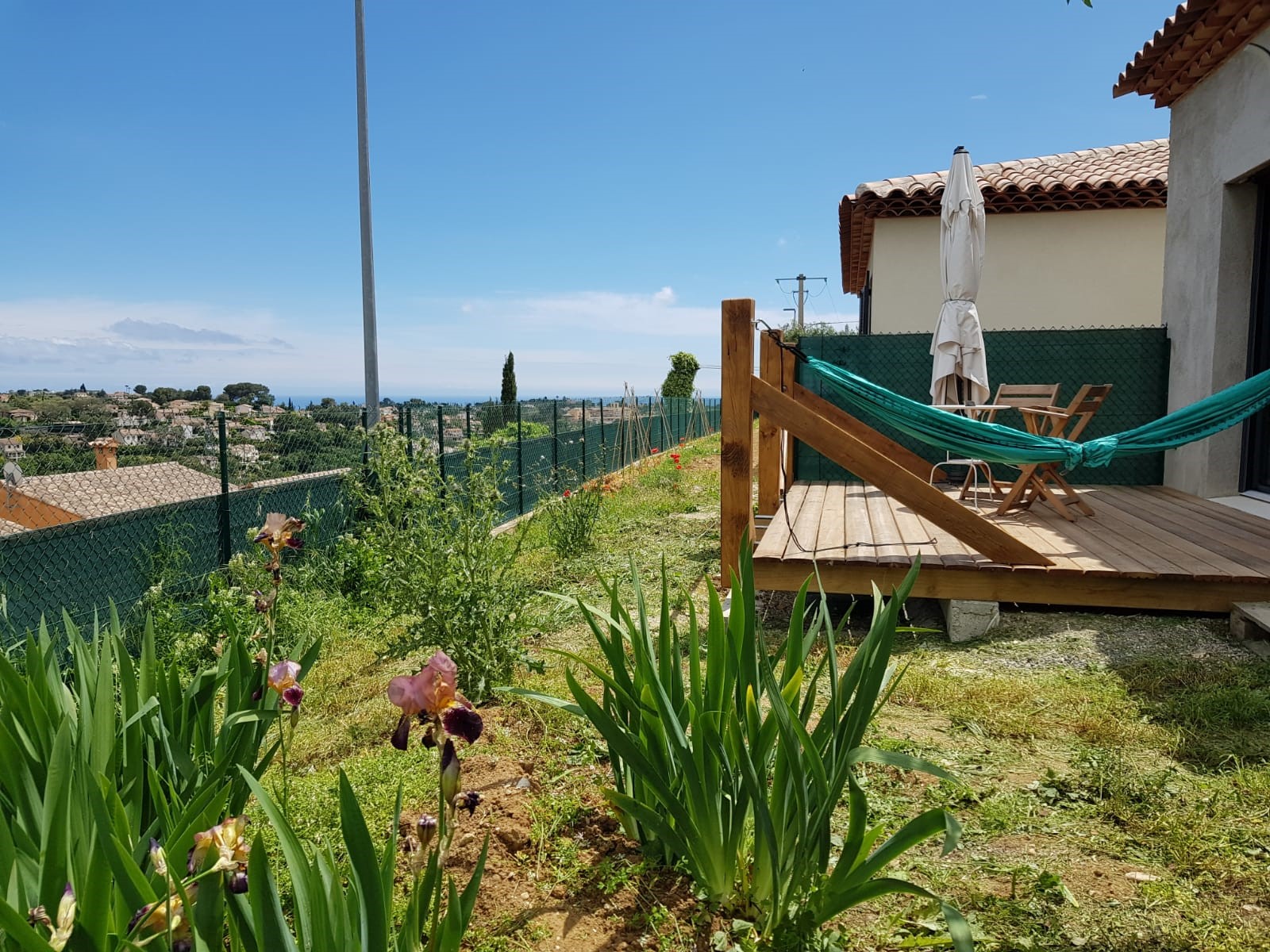 30 sq.m. quiet house between sea and mountain