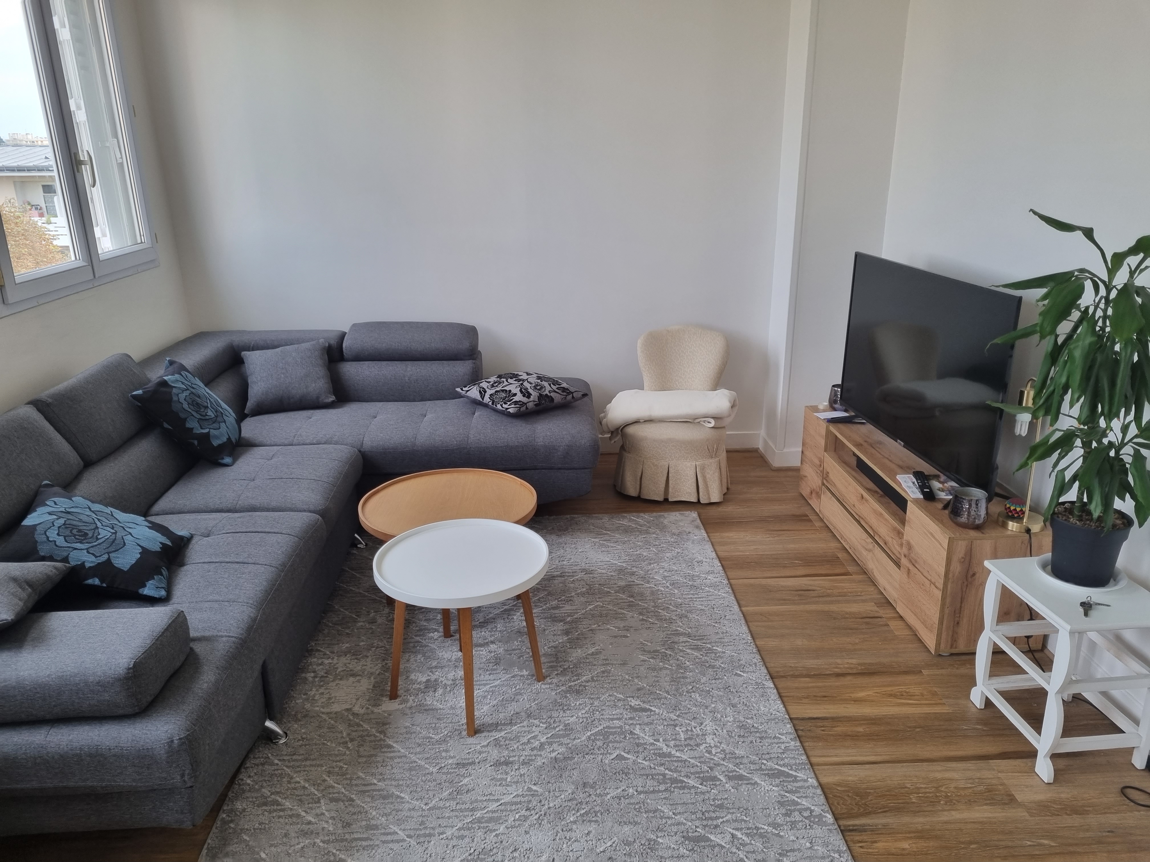 Beautiful refurbished apartment 15 min from Paris