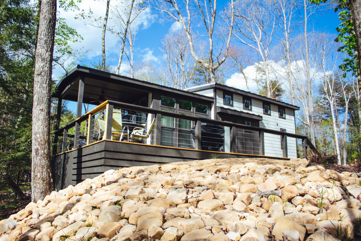 On the Edge at The Retreat at Deer Lick Falls Tiny houses for Rent in