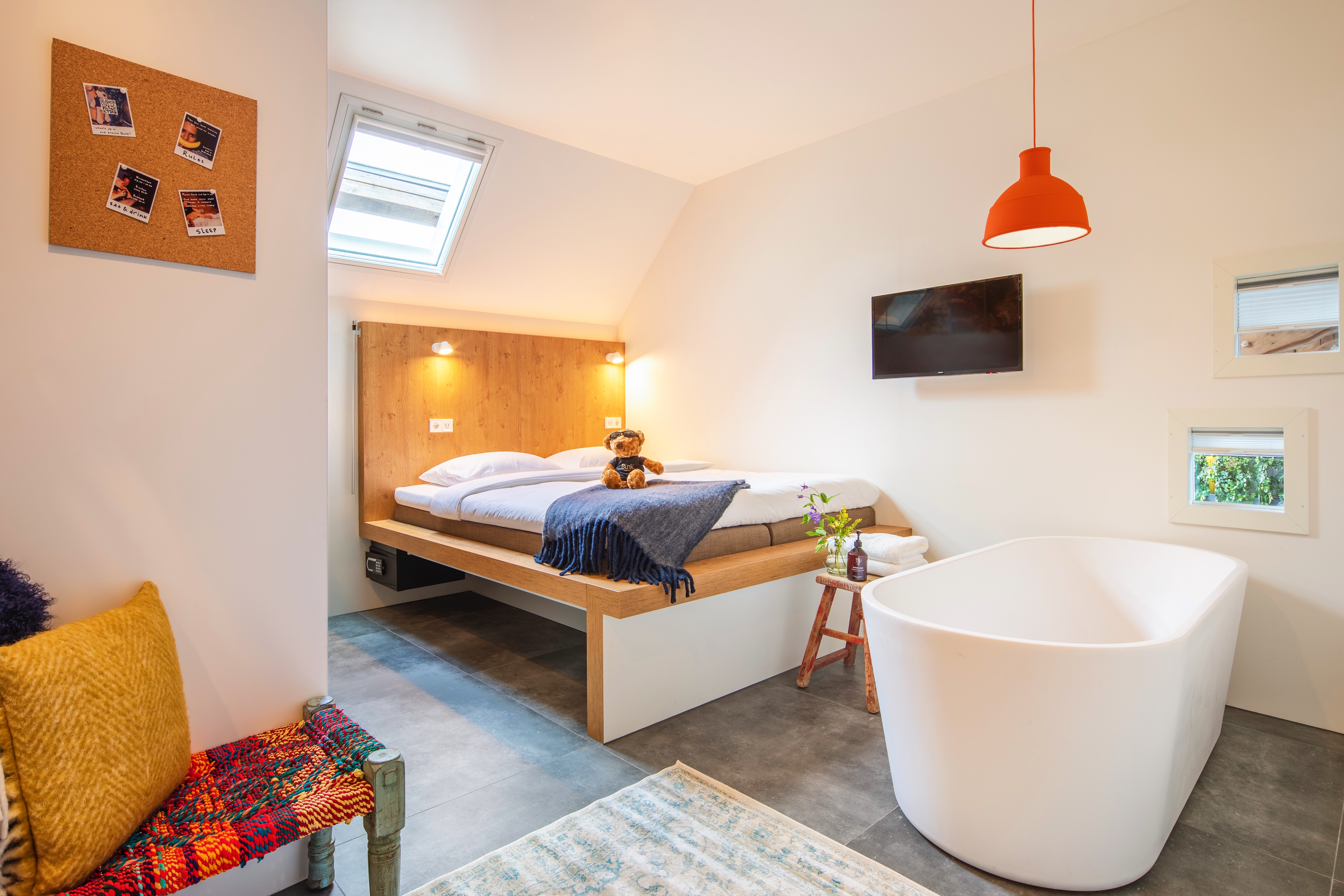 Stay fabulous in our MOST EPIC ROOM with en-suite — Amsterdam stay
