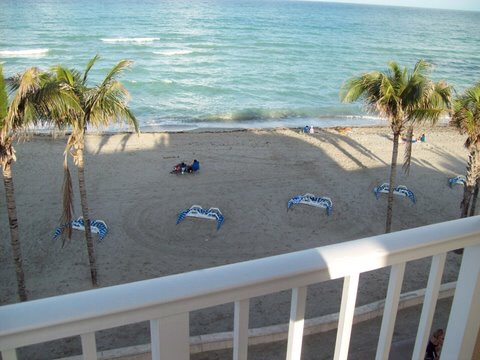 Condo smacked on the sand. 5-10 minutes from FIFA in Hollywood, Broward County