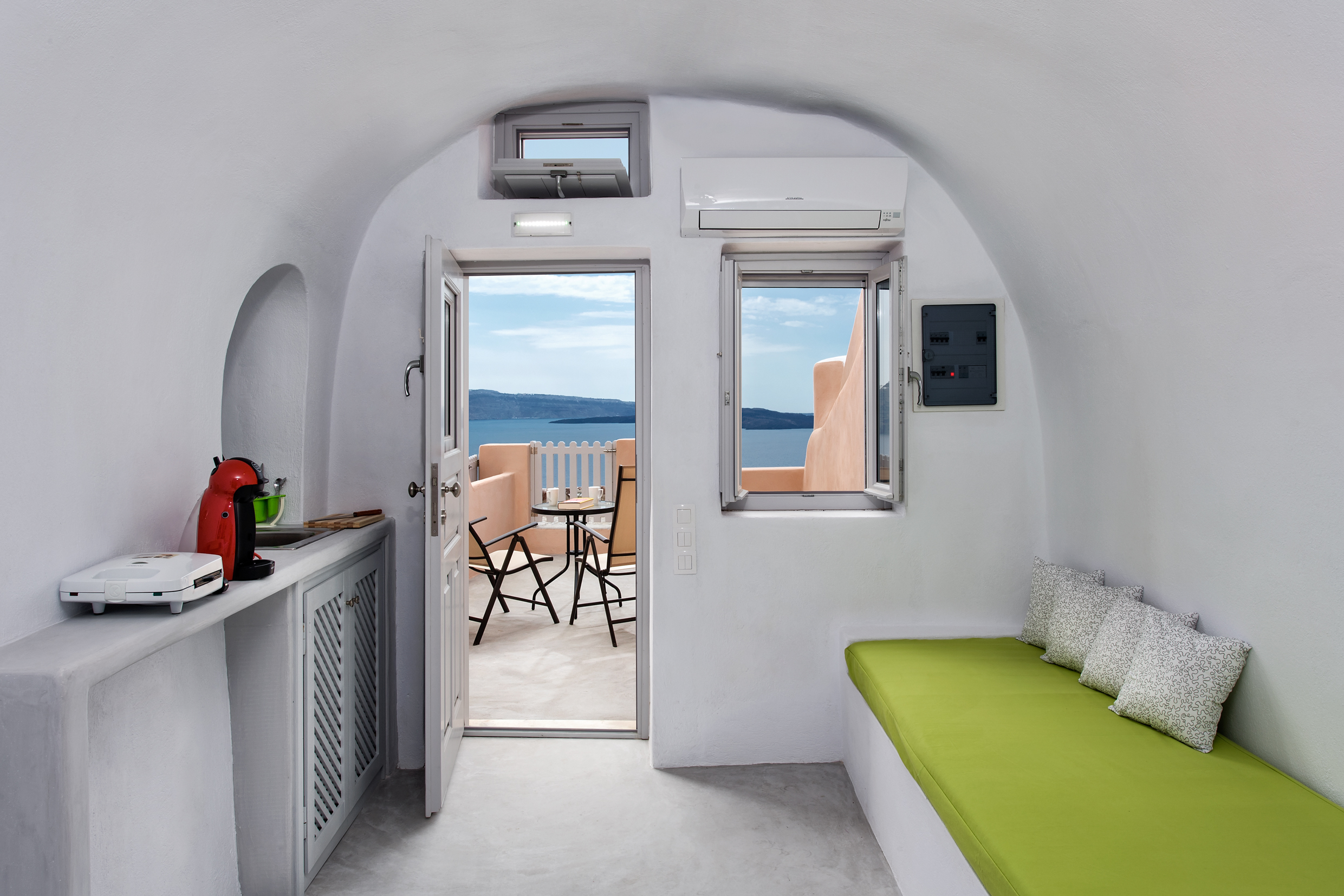 ARGITHEA STUDIO Caves for Rent in Oia, Egeo, Greece Airbnb