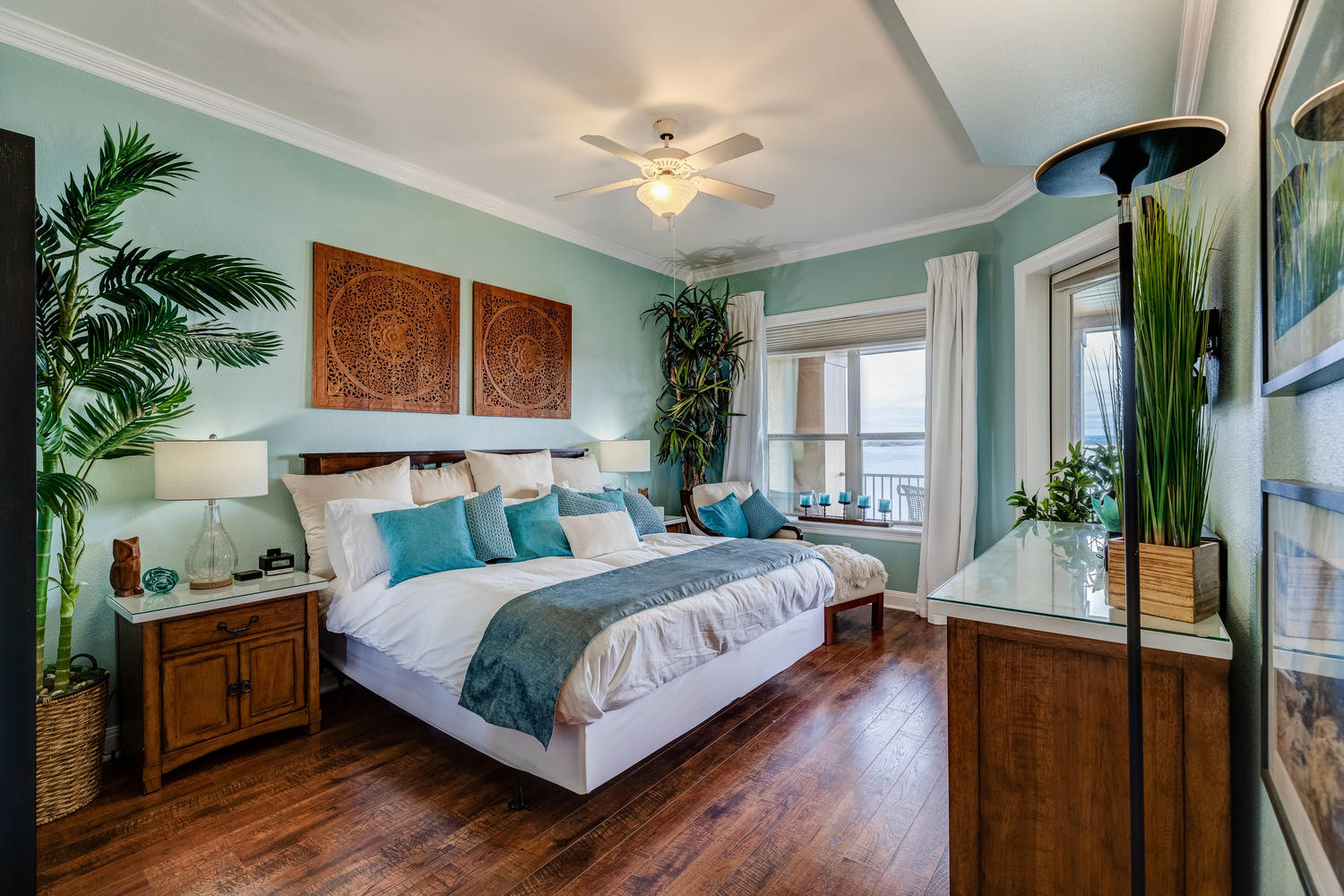 Spacious Designer Water Front Condo on Lake LBJ