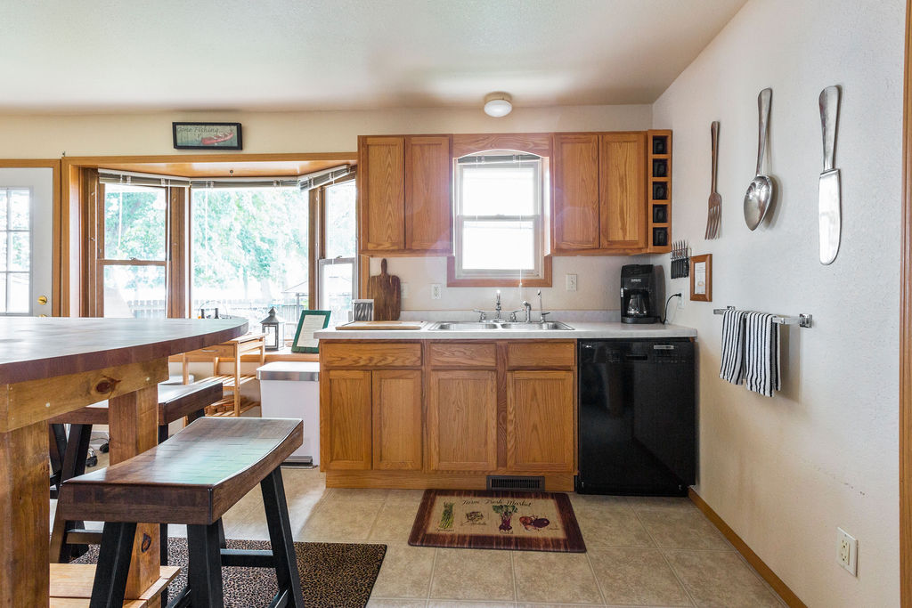 Lake Life, year round hot tub! Cottages for Rent in Neenah, Wisconsin