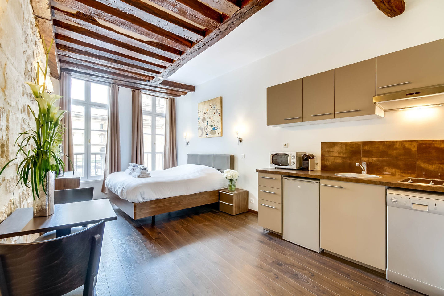 LOUVRE 2: UPPER CLASS SUITE - RUE SAINT HONORE