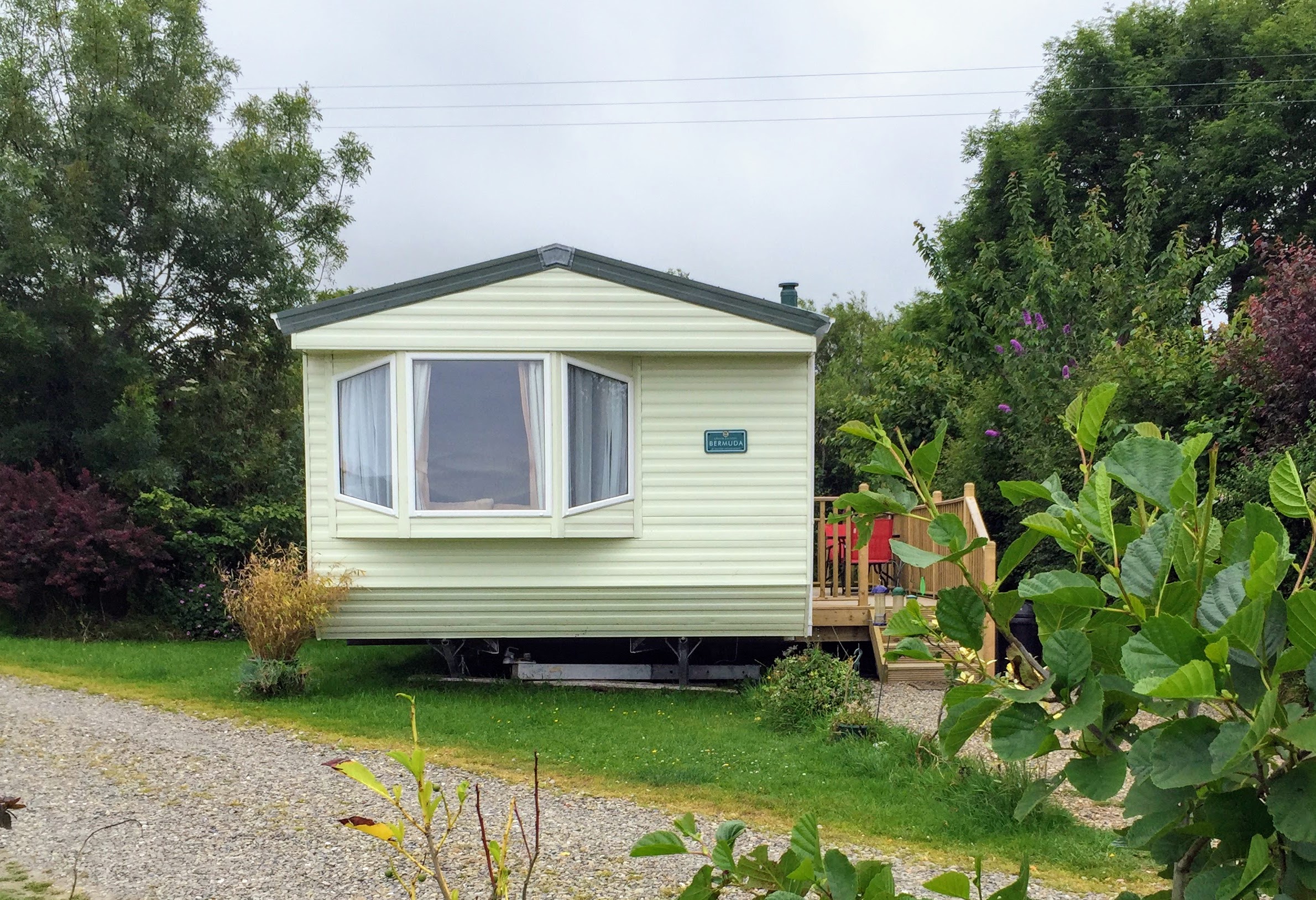 Modern, pet friendly caravan with sea views