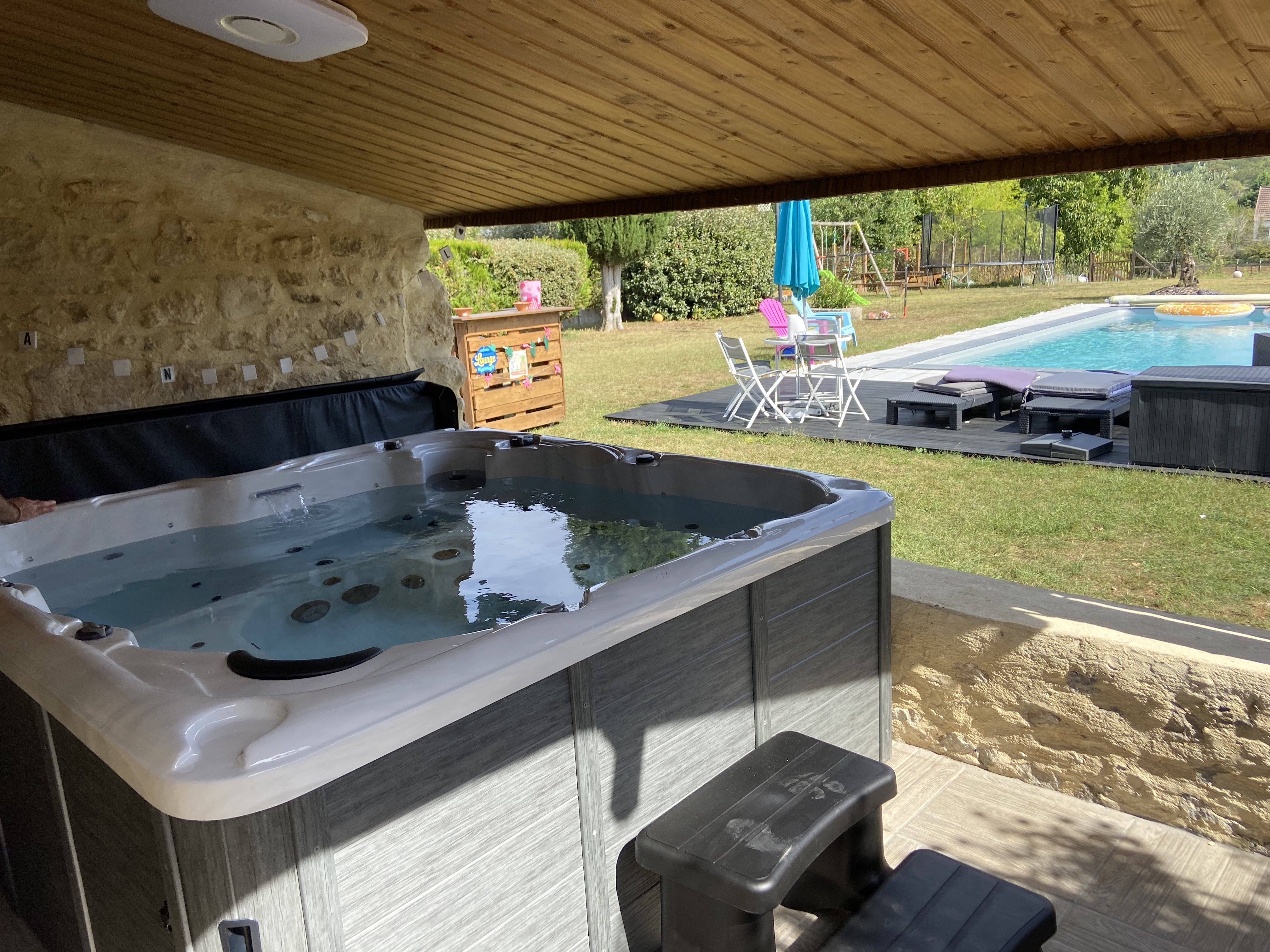 2 rooms swimming pool + jacuzzi near futuroscope - Tiny houses for Rent in  Bonneuil-Matours, Nouvelle-Aquitaine, France - Airbnb