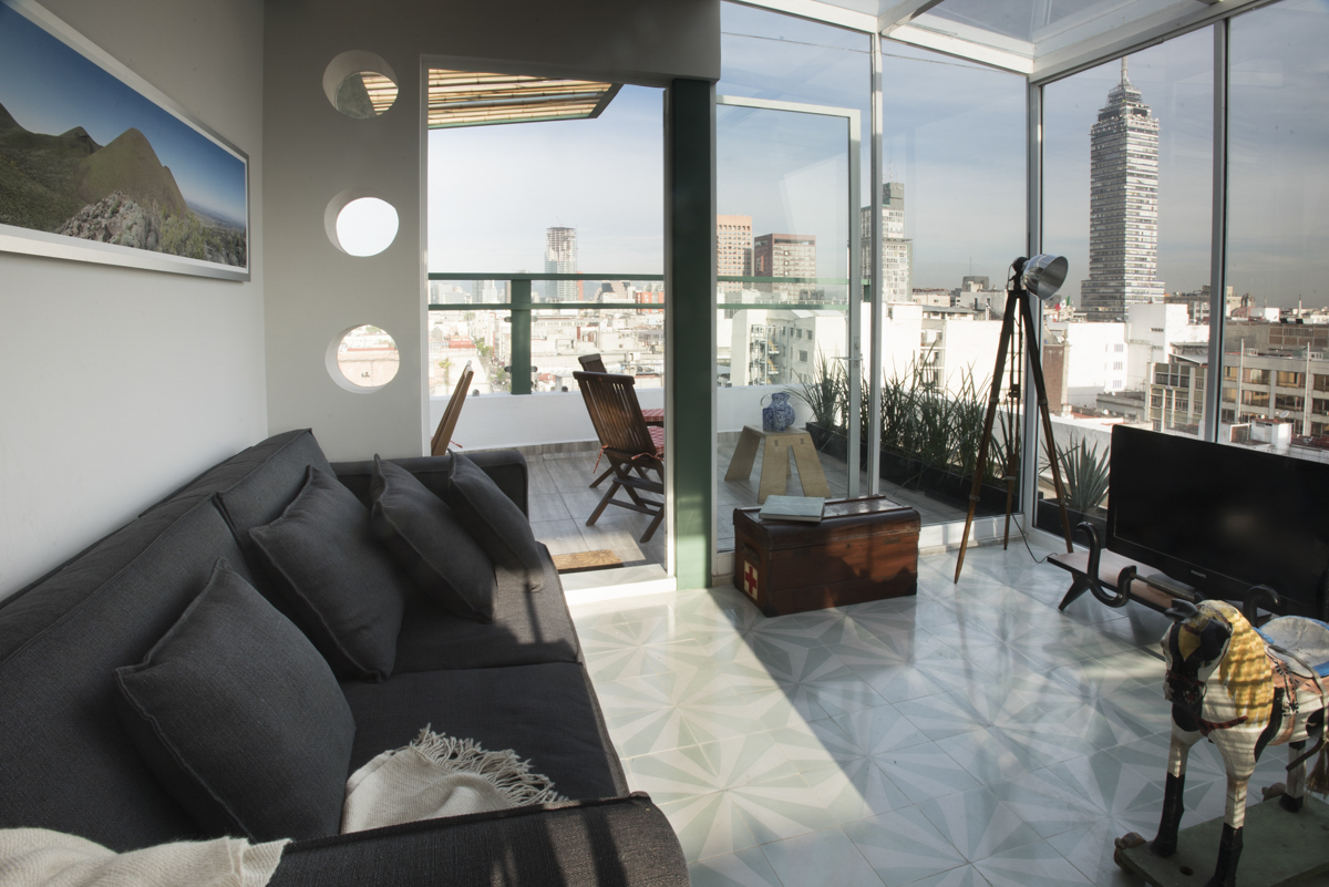 Historical Duplex/ private patio, Panoramic view!