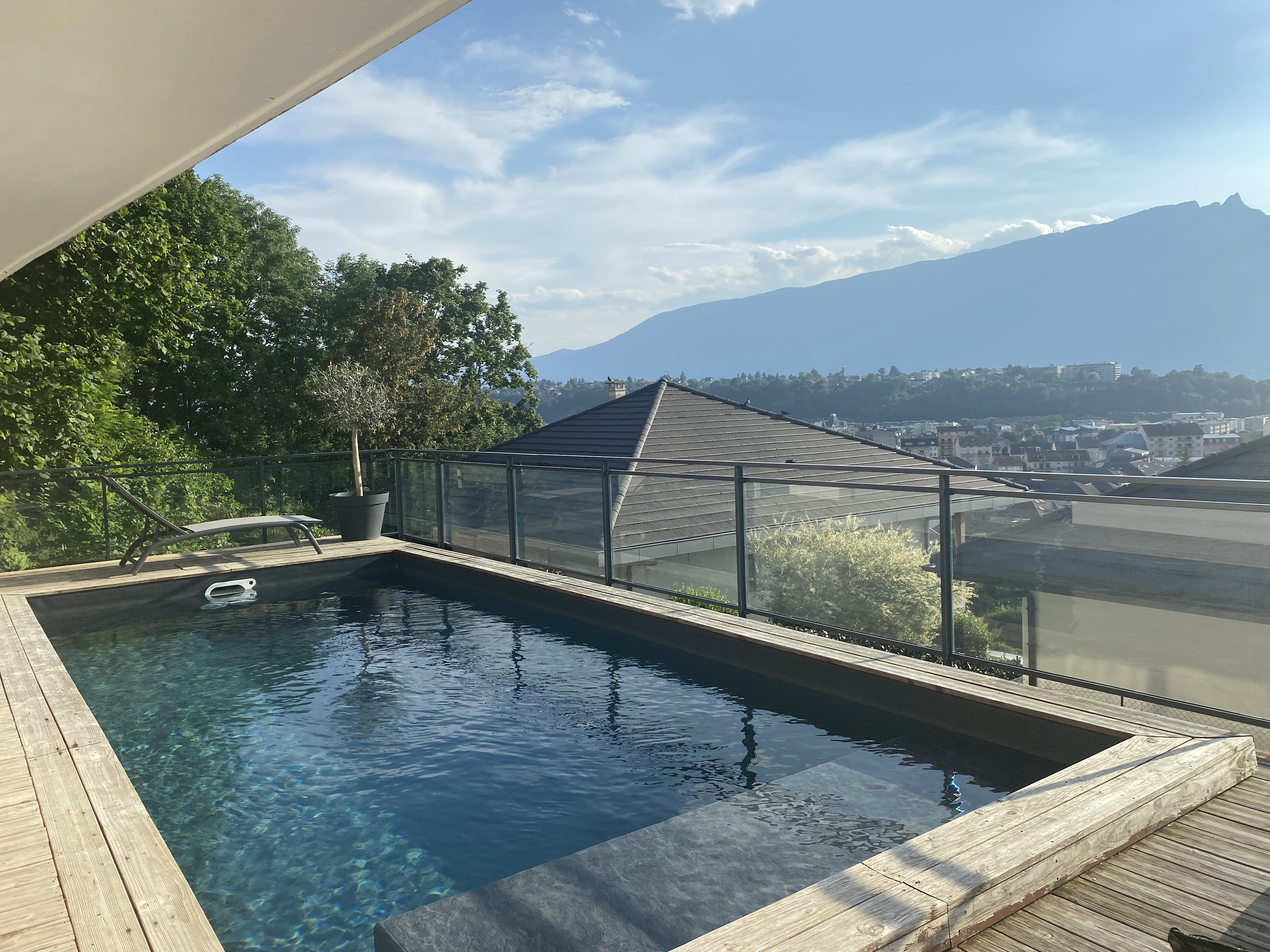 Studio near center, quiet, terrace with lake view