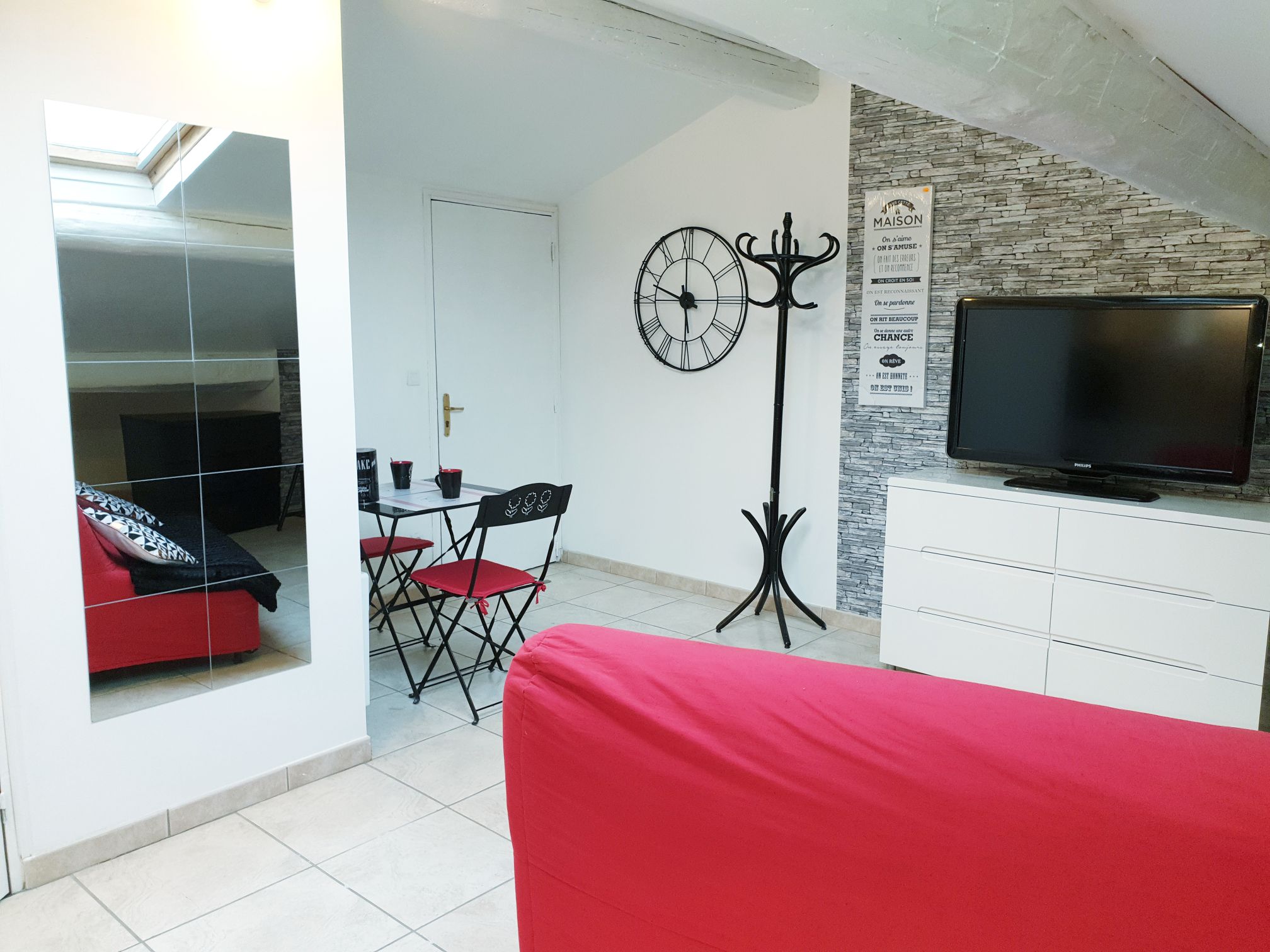 Beautiful air-conditioned apartment close to the sea