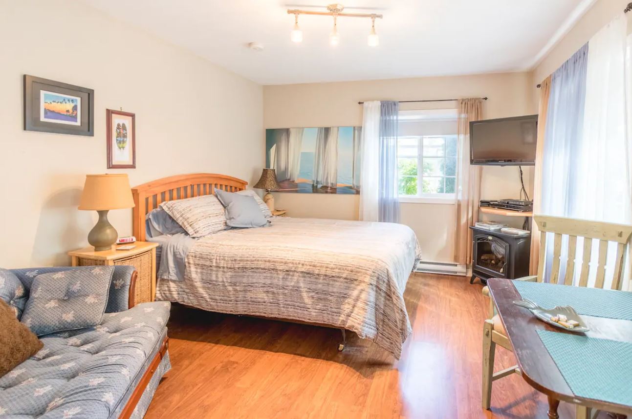 West Coast Cottage on Waterfront Property Cottages for Rent in