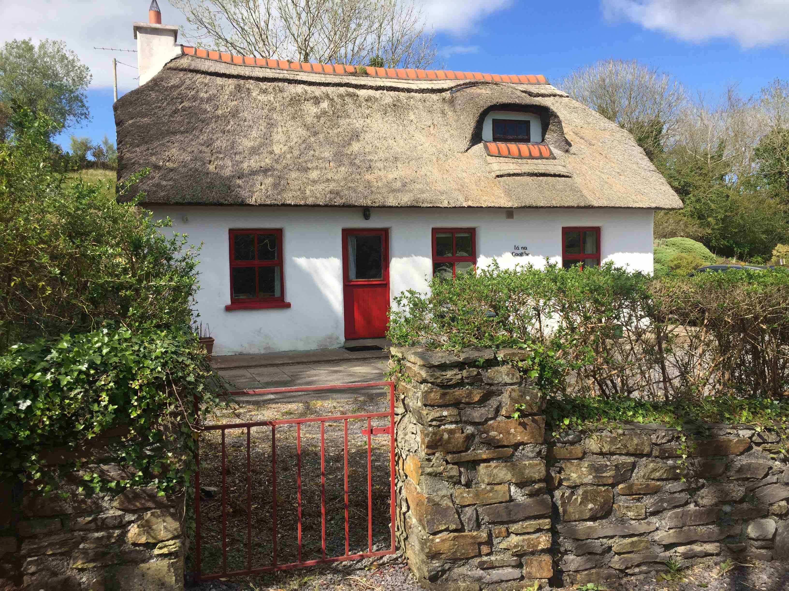 Thatch Cottage in West Cork Houses for Rent in Skibbereen, County