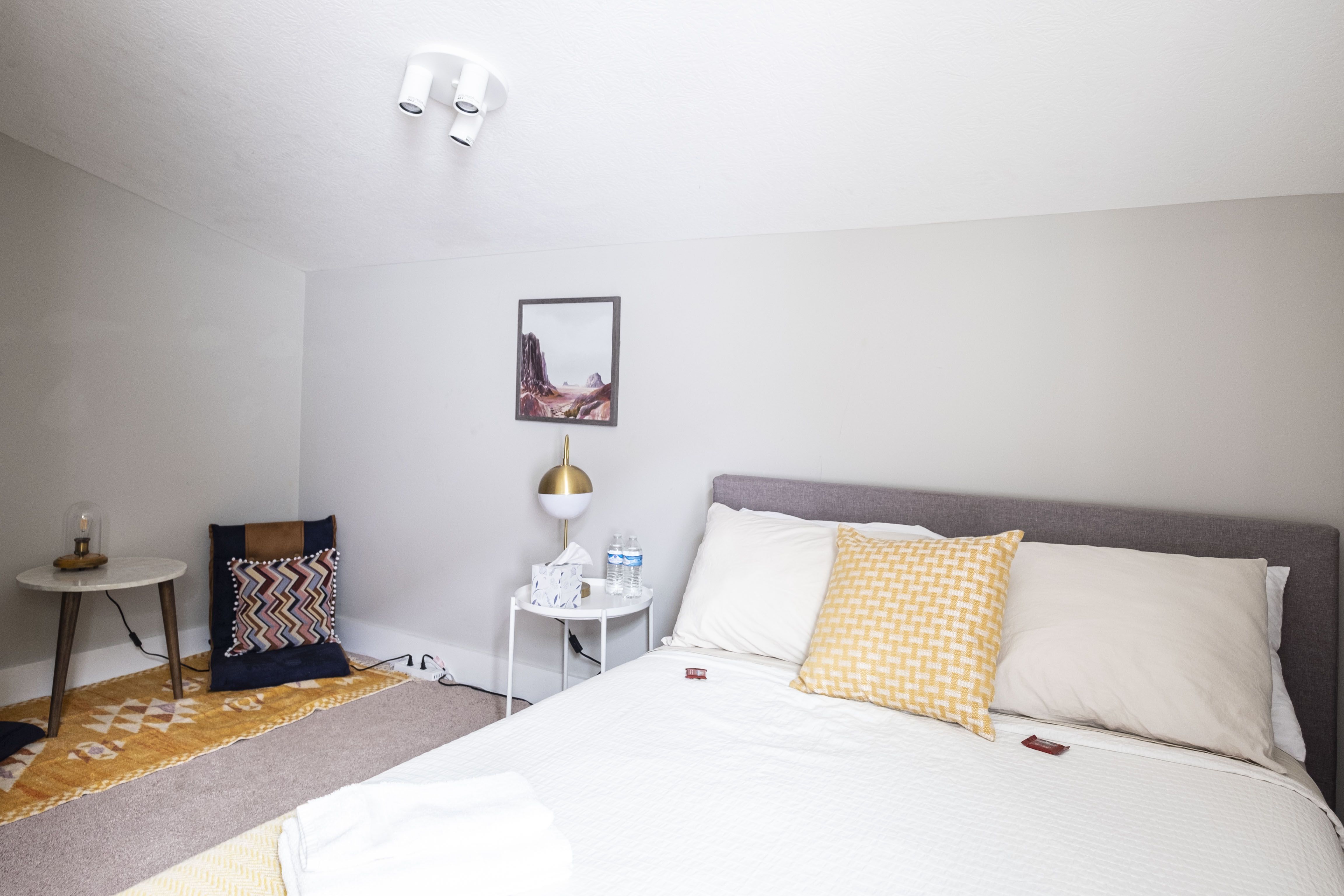 ★ Cozy & Comfortable Private Room ❤️ Stay Here! in Near North/University, Columbus
