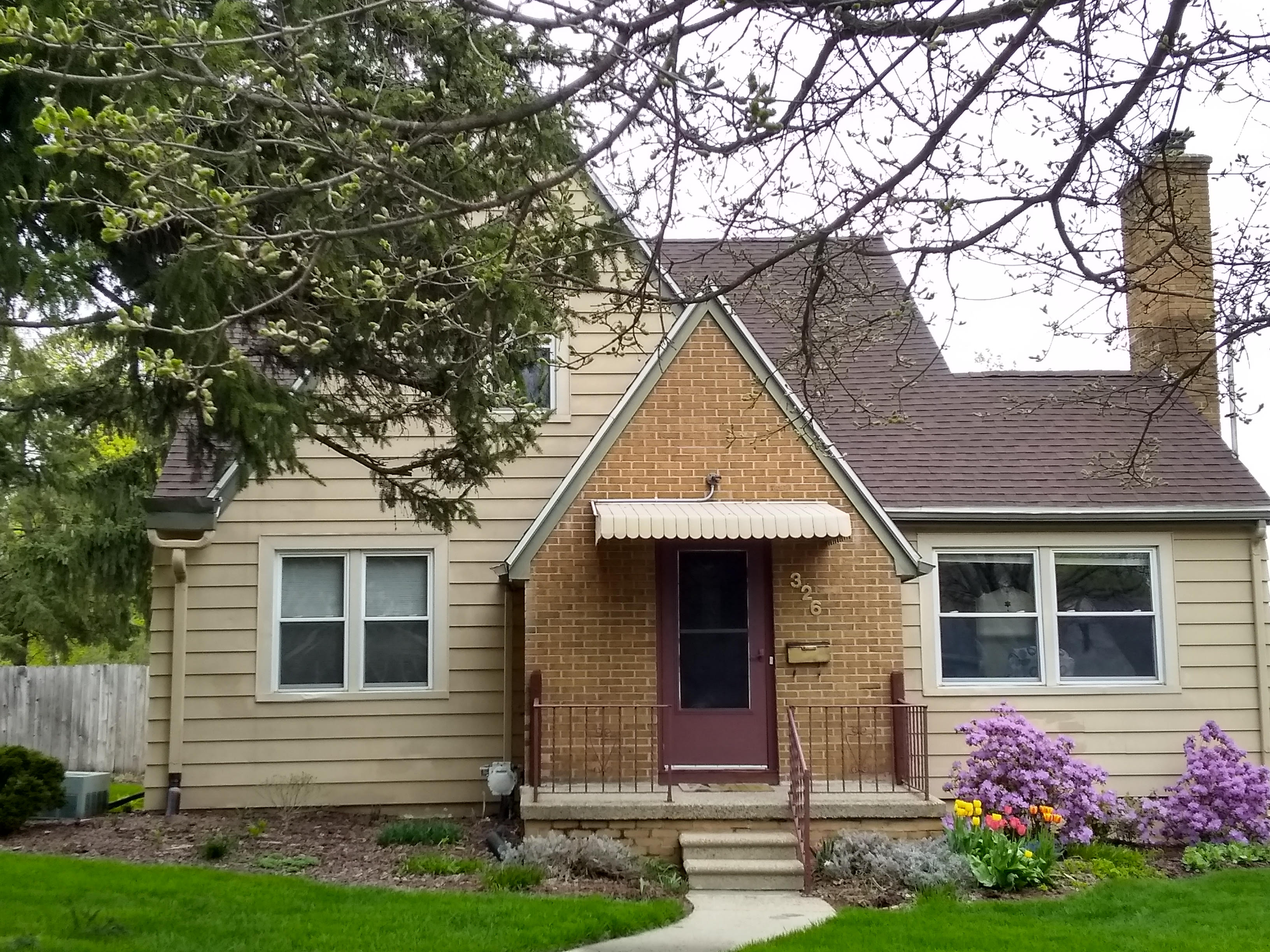 Charming full upstairs apt near MSU Houses for Rent in Lansing