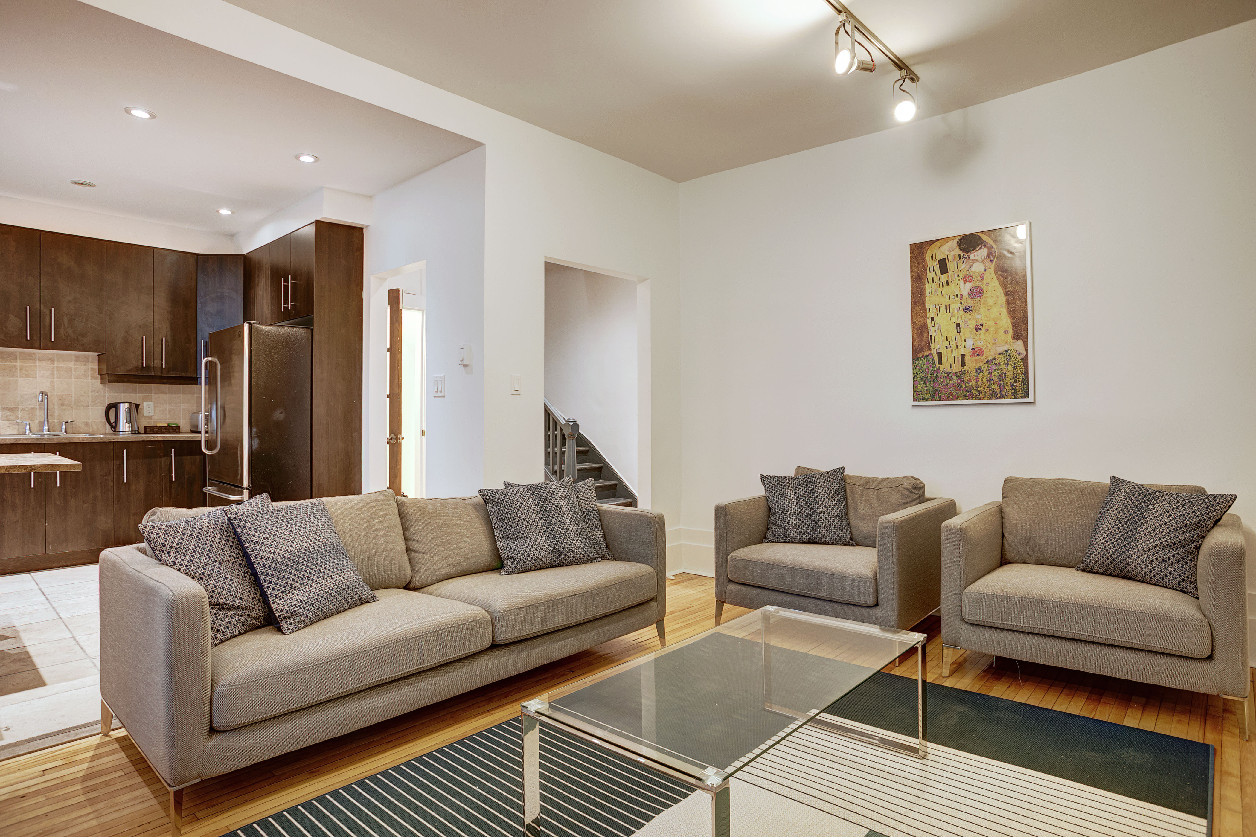 Renovated 6 Bedroom Apt Downtown Near Festivals