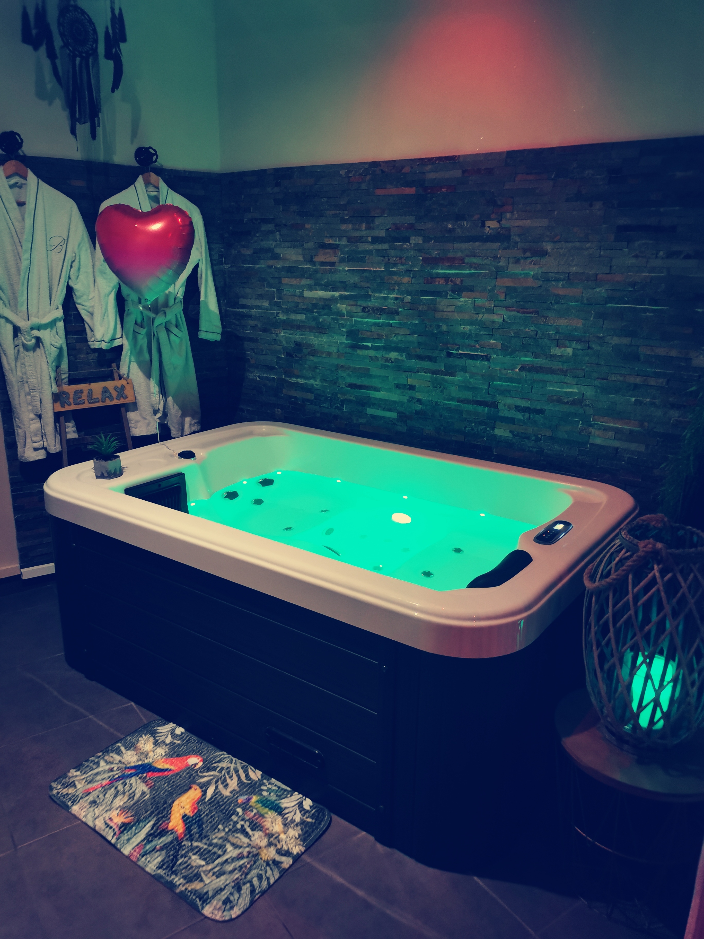 Cocoon d 'Allauch studio with private Jacuzzi