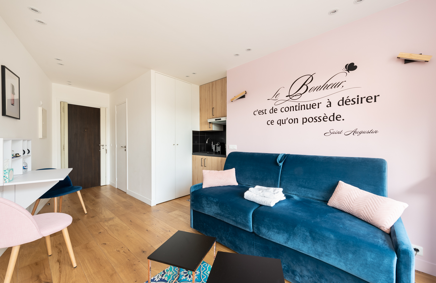 Paris ChampsElysées/Neuilly with terrace.2 P Apartments for Rent in
