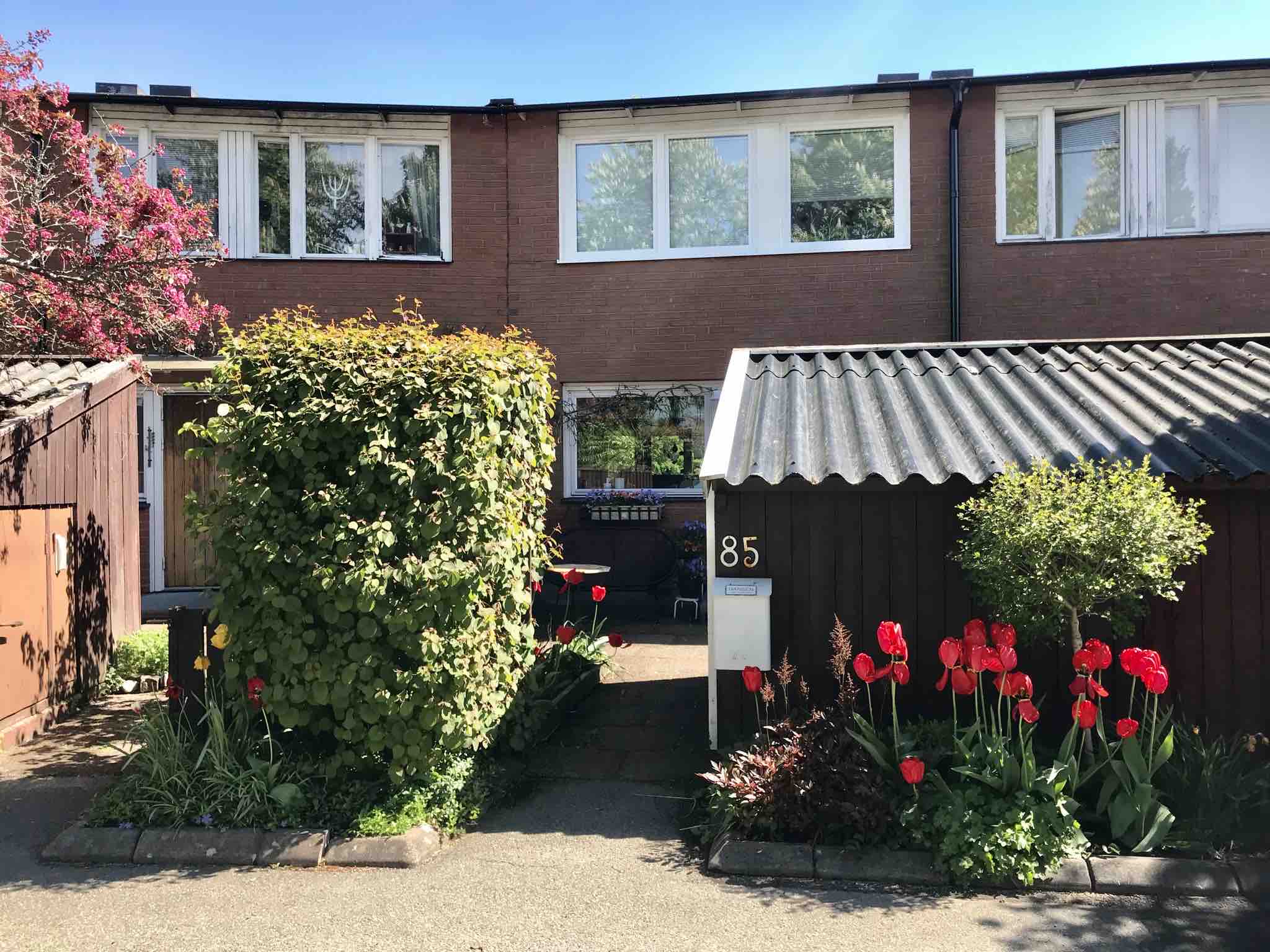 Child friendly townhouse with good connections