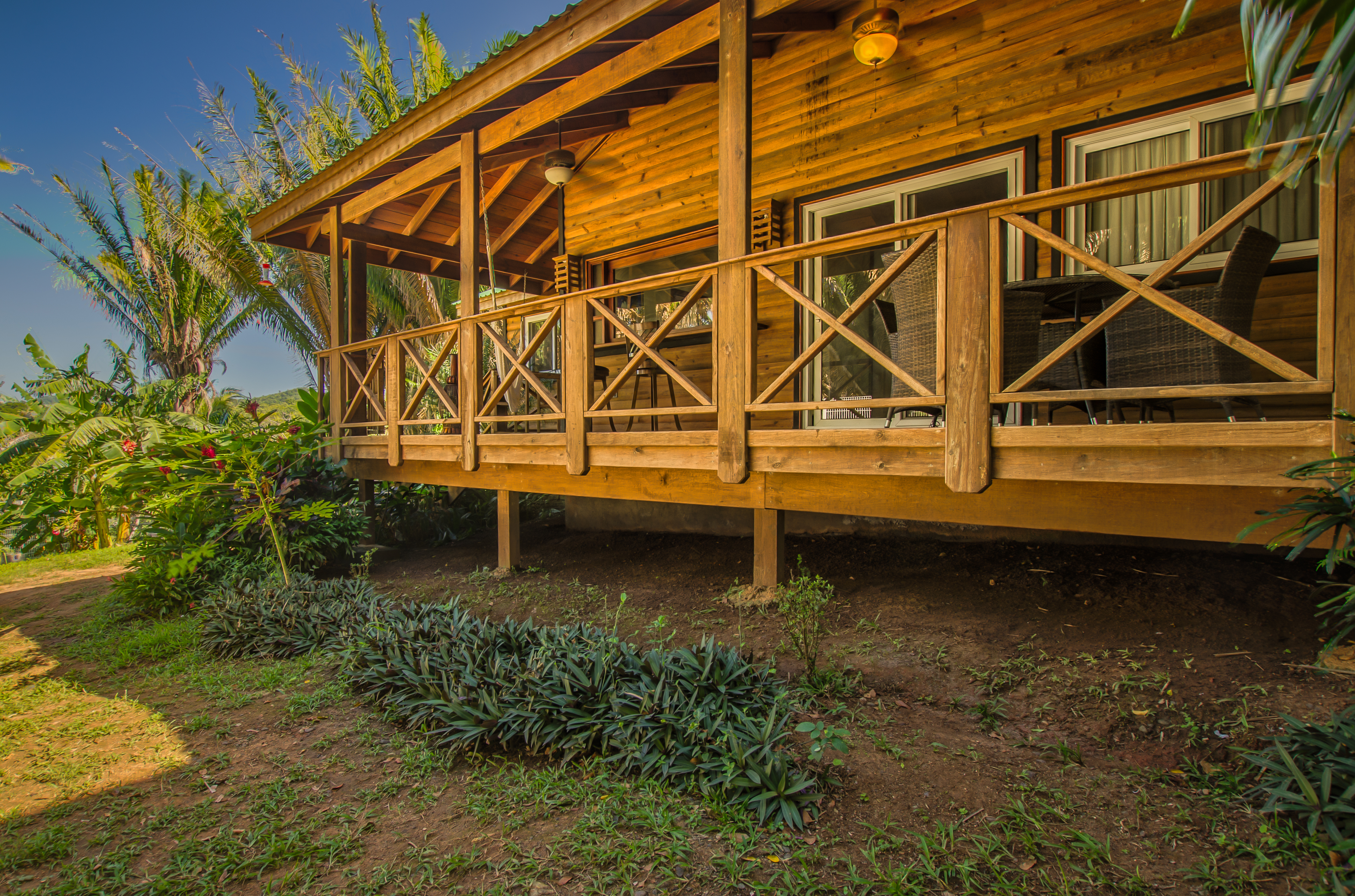 Relaxing Tropical Cabin near Beaches & Downtown