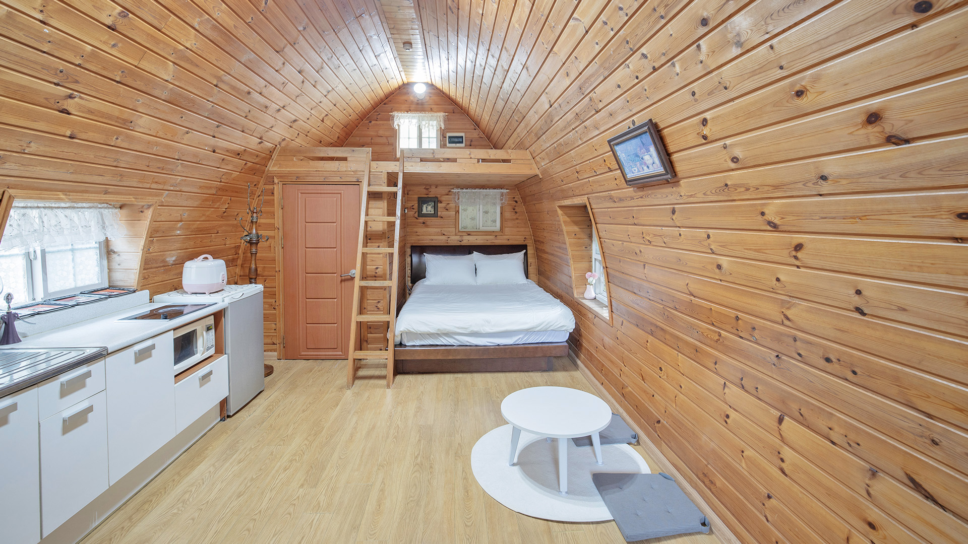 Face and baby loft, small attic, individual terrace, lawn.